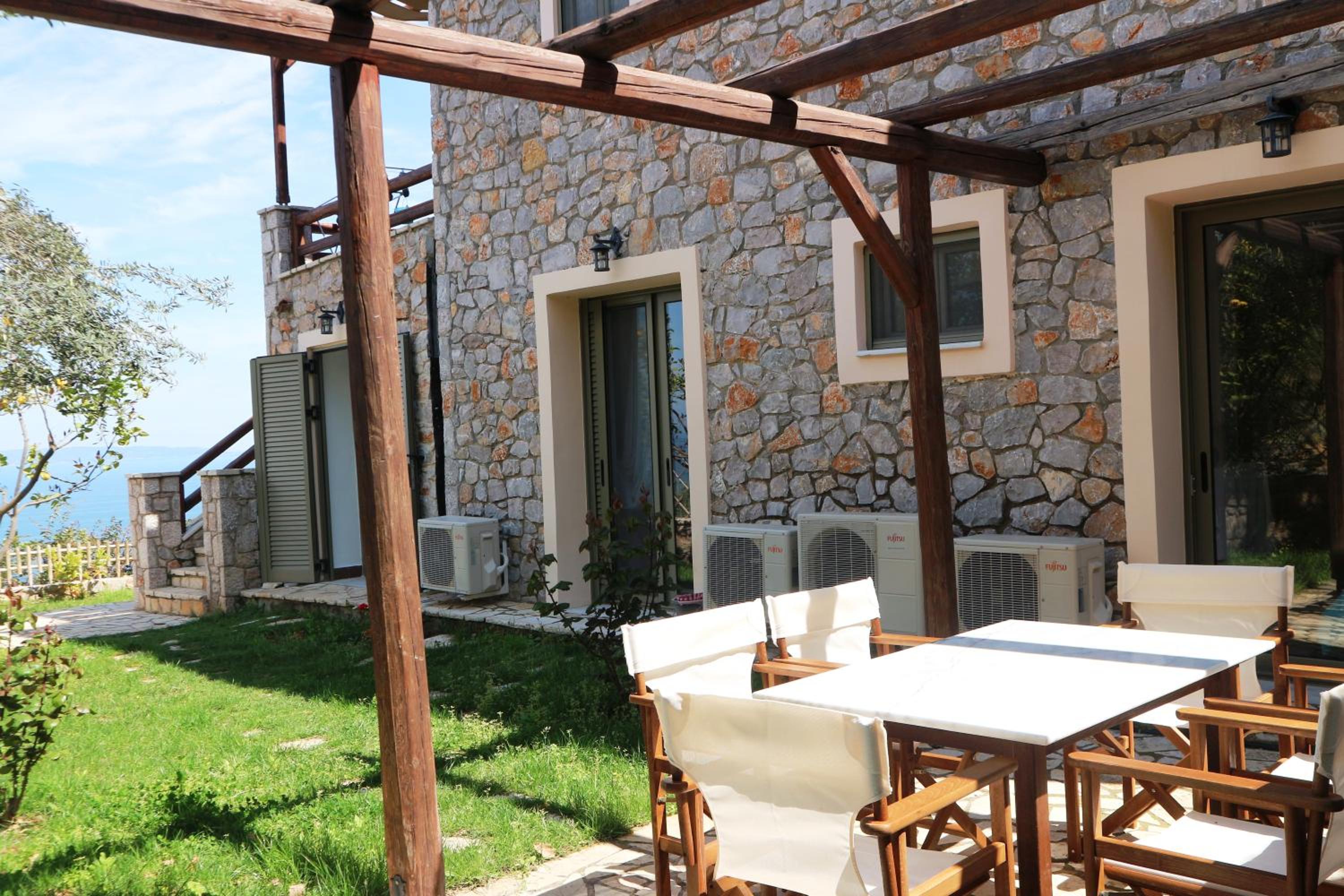 Three-Bedroom Villa photo 3
