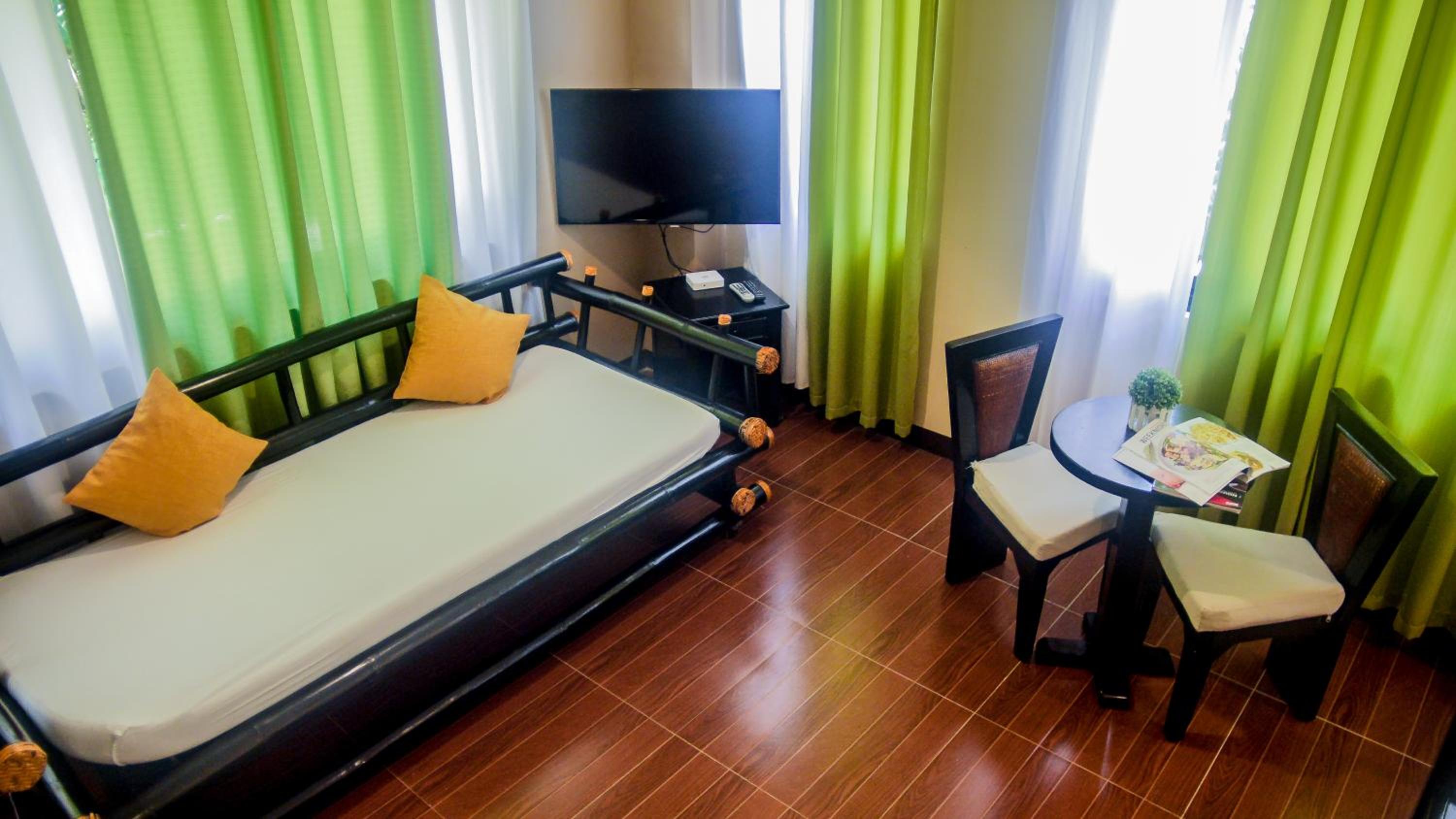 Standard Twin Room - Photo 1