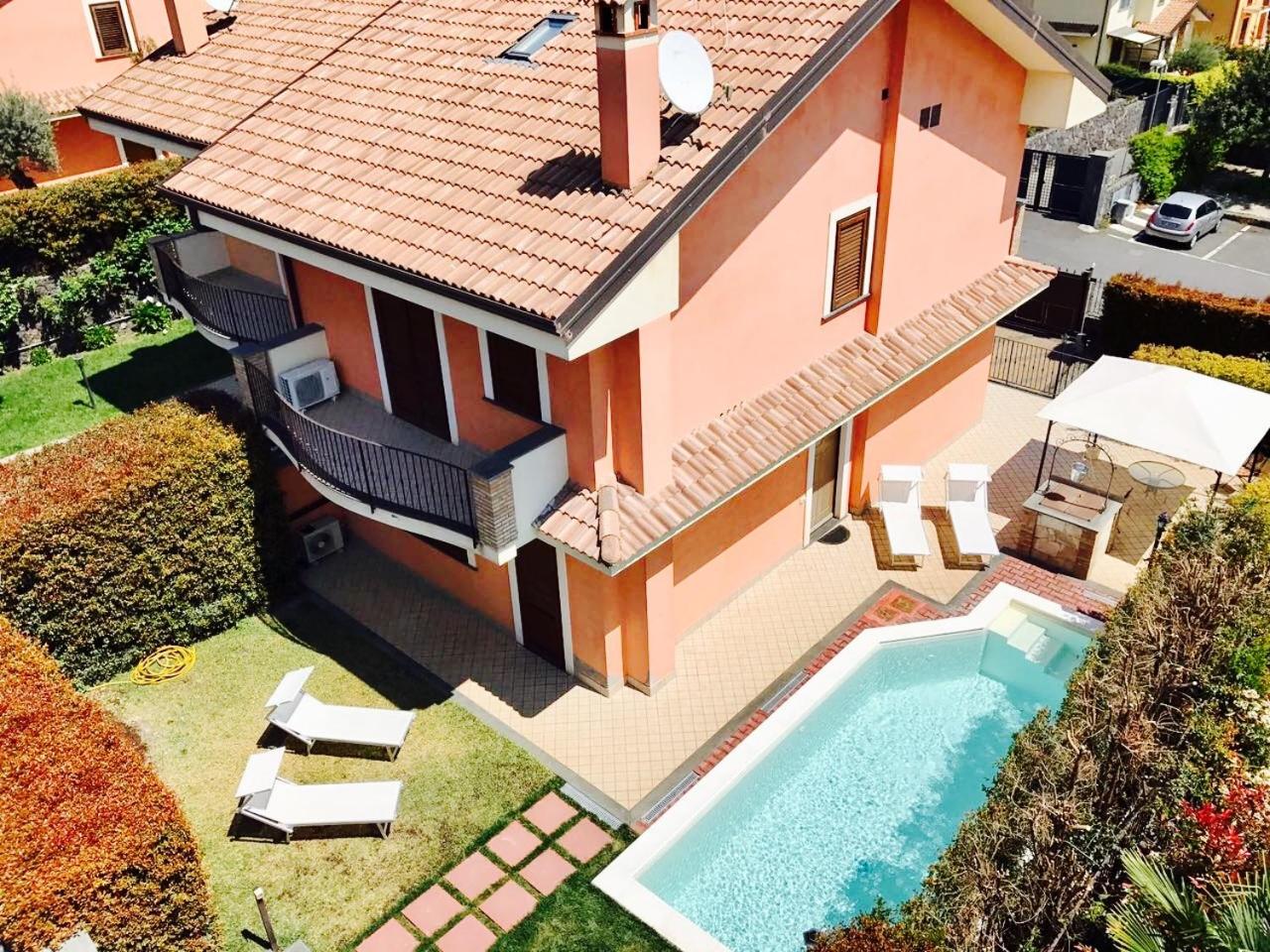 Six-Bedroom House - Photo 31