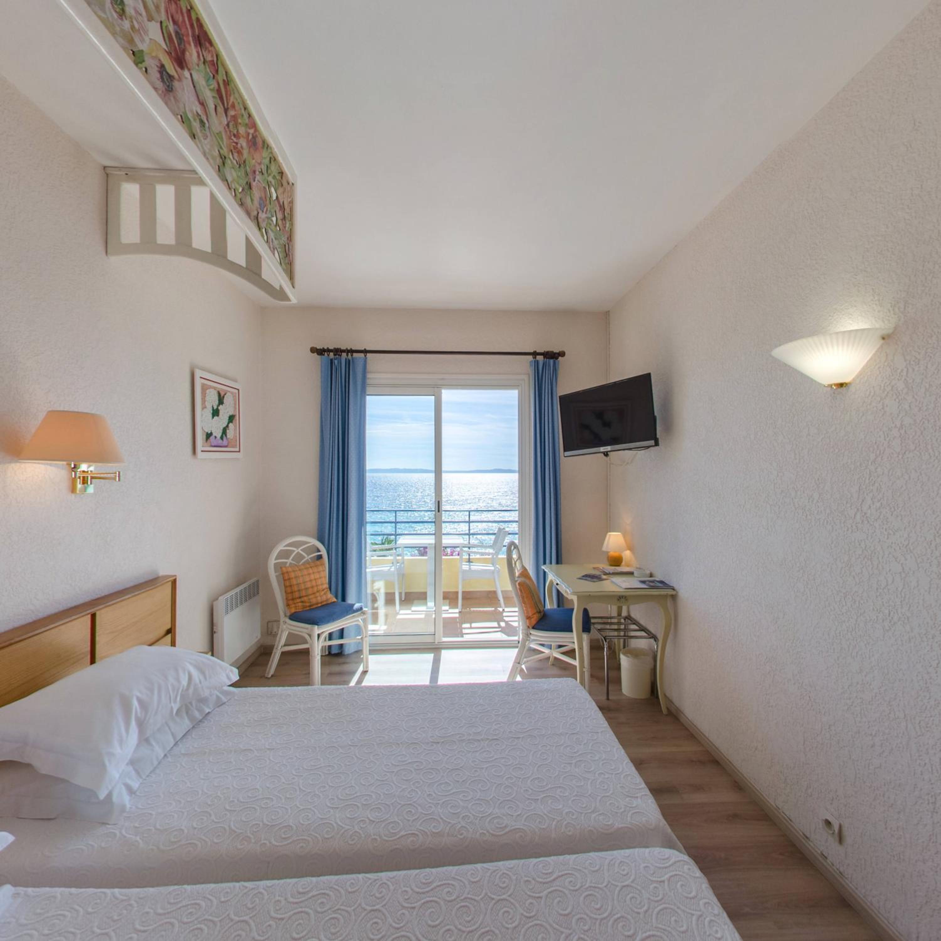 Double Room with Sea View photo 2