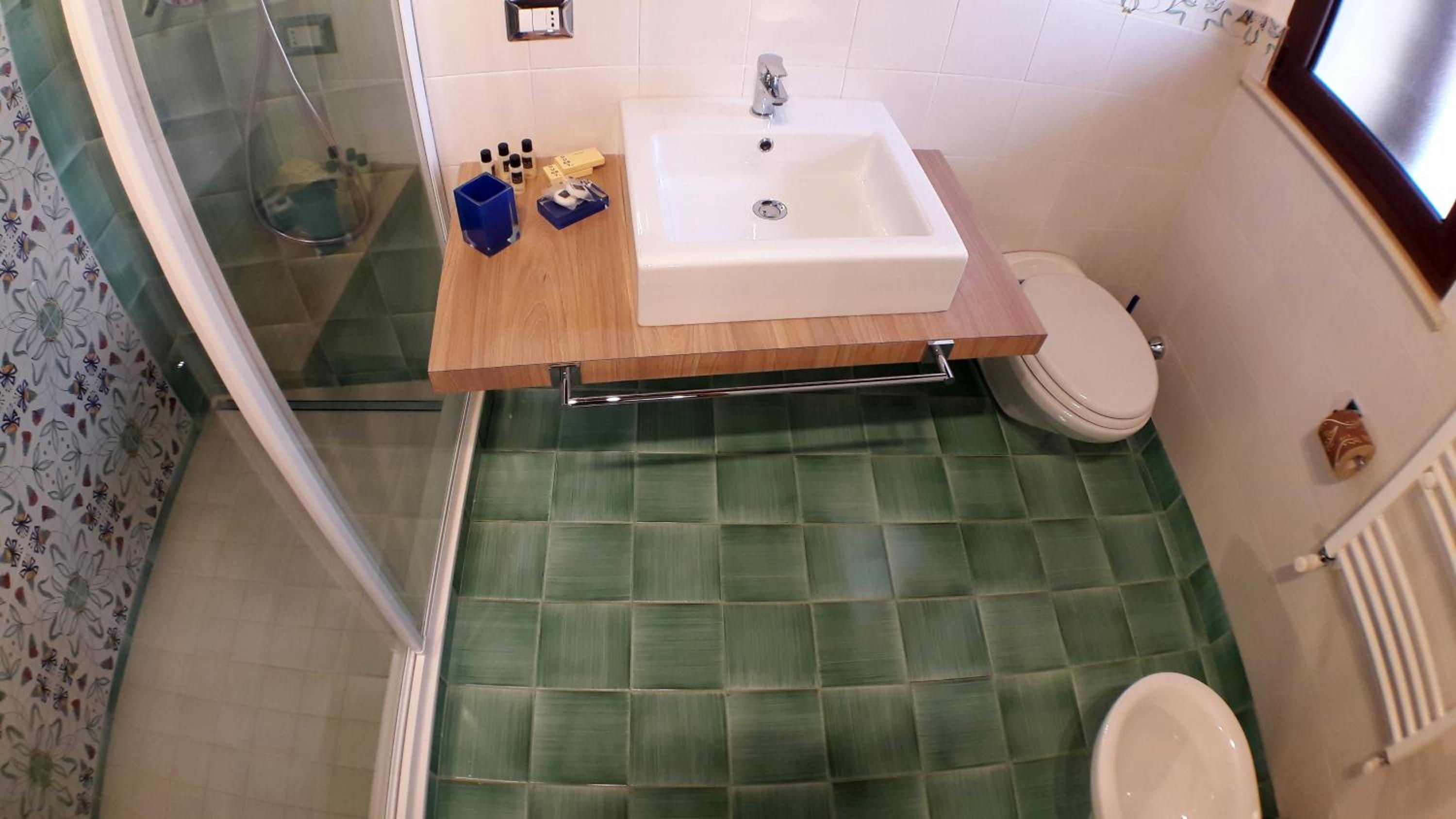 Family Room with Private Bathroom photo 3