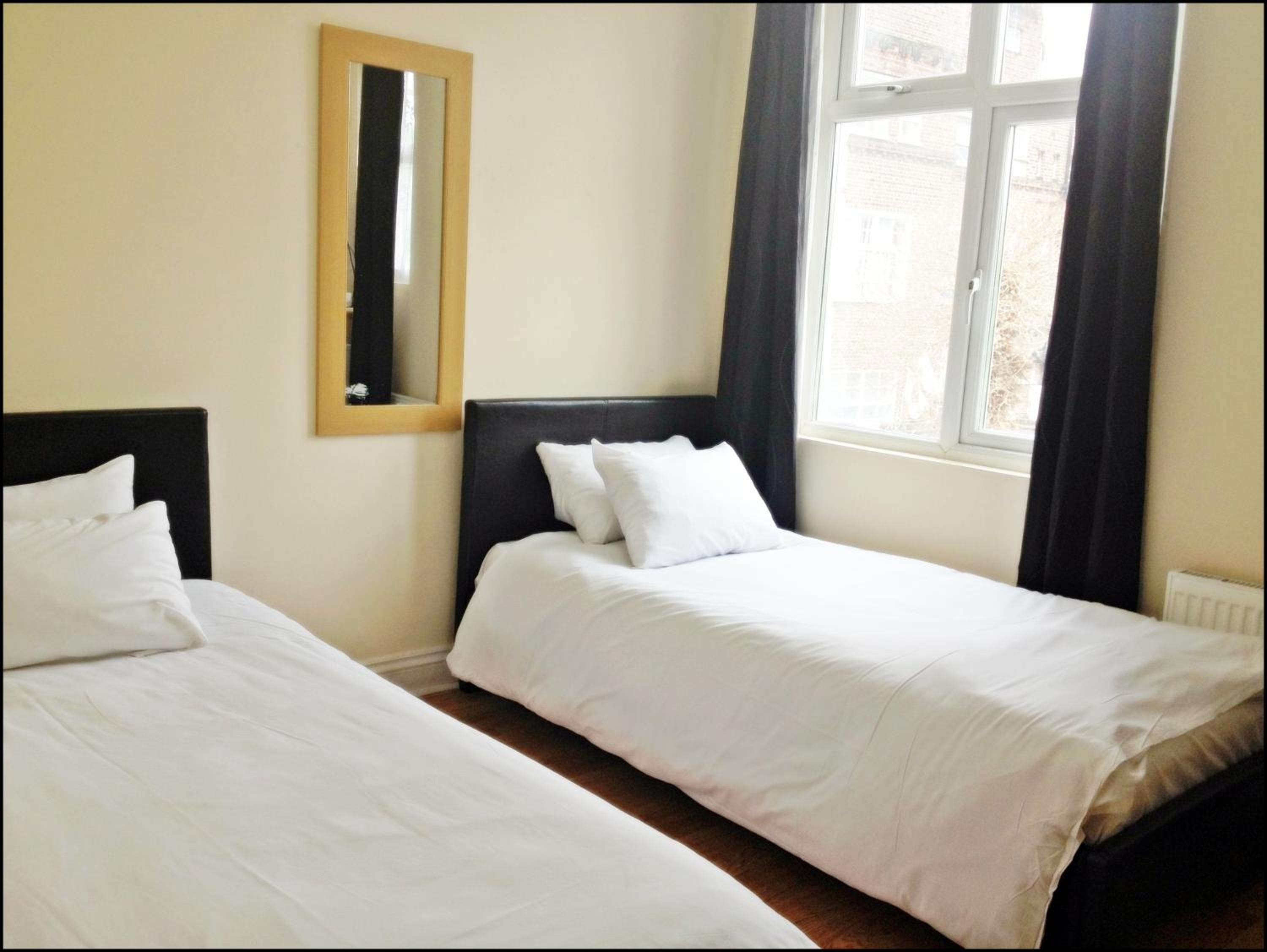 Standard Twin Room photo 3