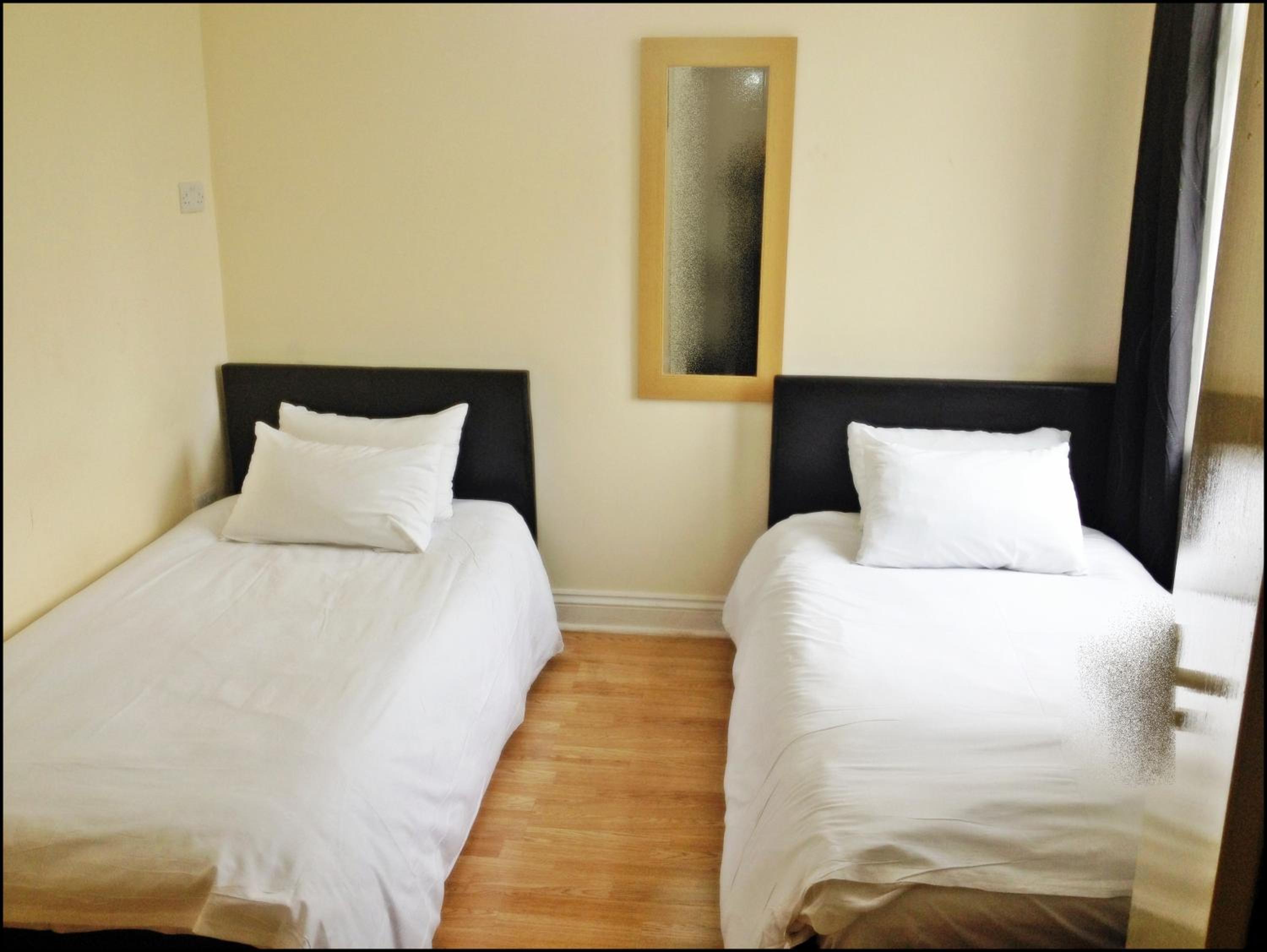 Standard Twin Room photo 2