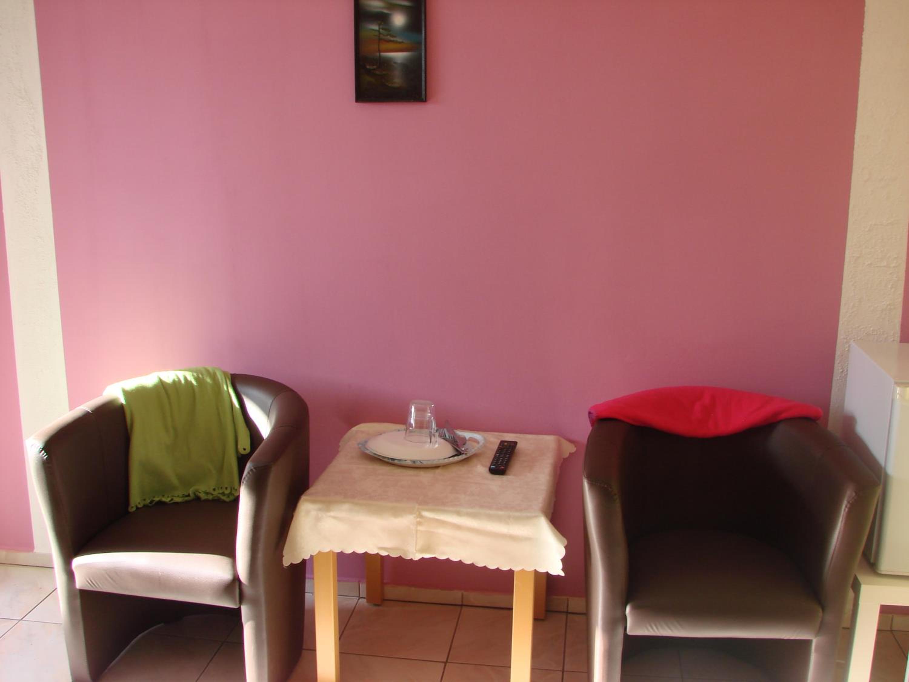 Budget Double Room with Terrace - Photo 12