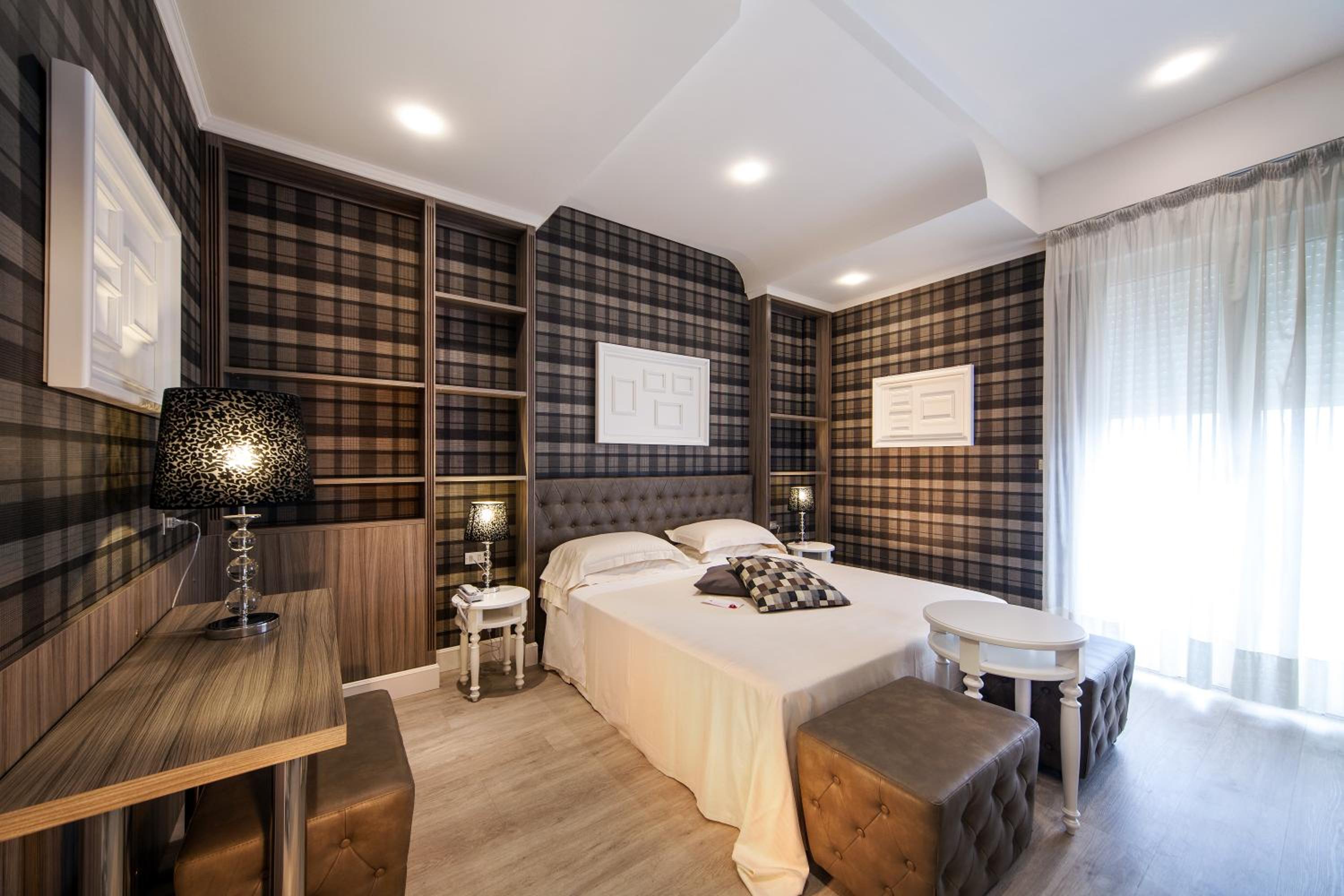 Deluxe Triple Room with Balcony - Photo 2
