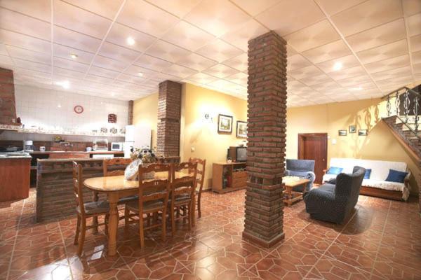 Three-Bedroom House photo 3