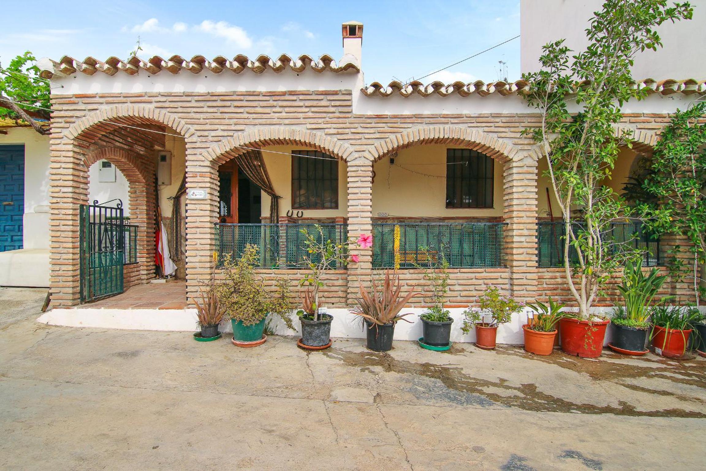 Three-Bedroom House photo 3