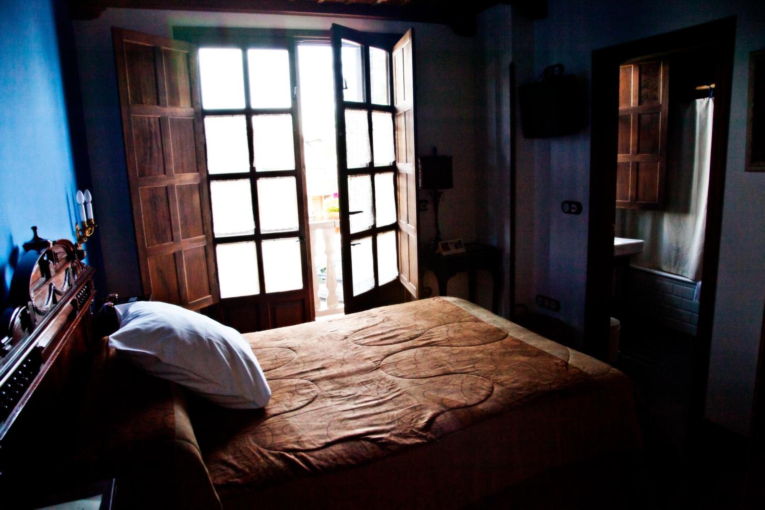 Twin Room - Photo 9