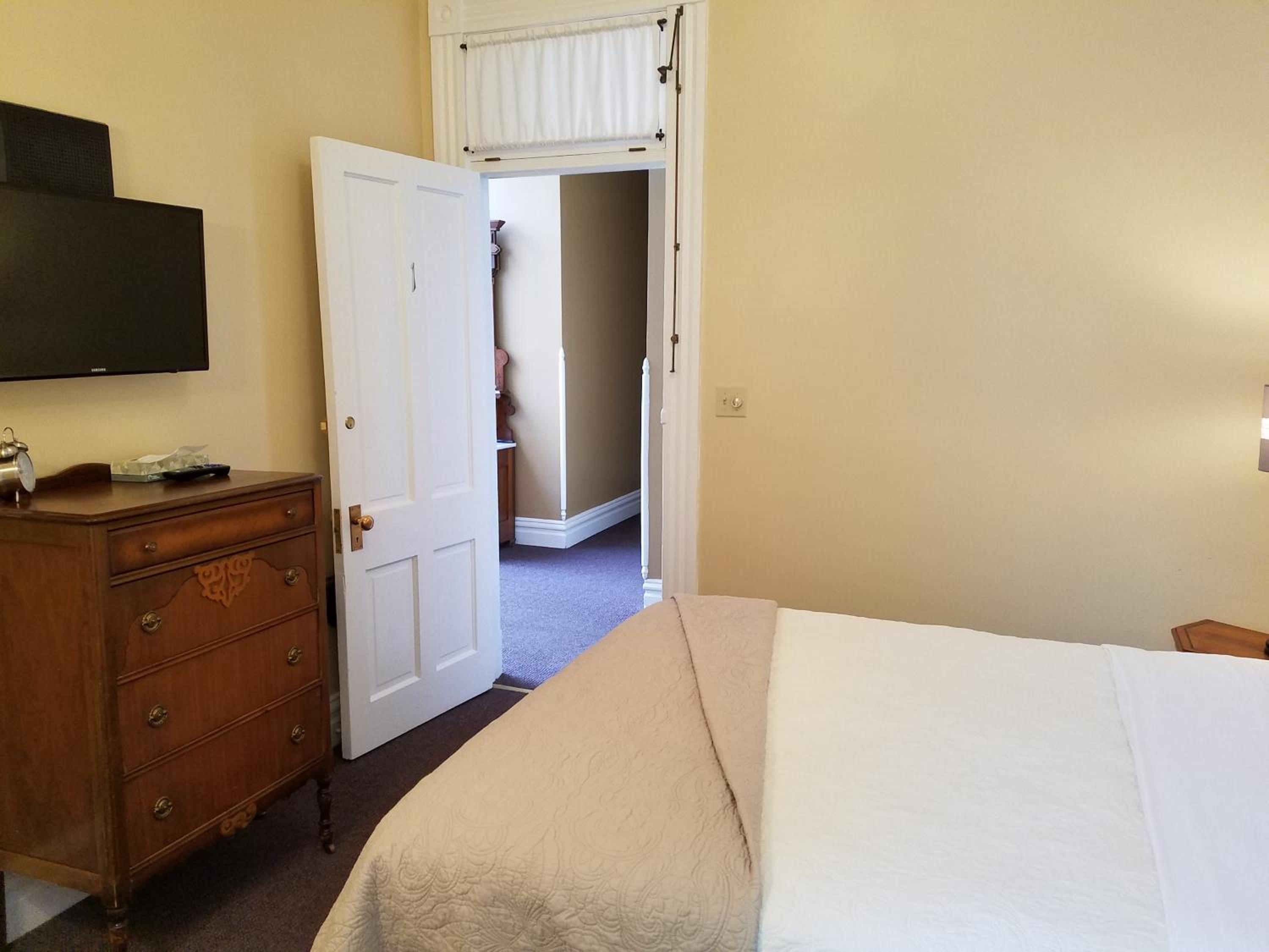 Petite Room 1 (no view) photo 3