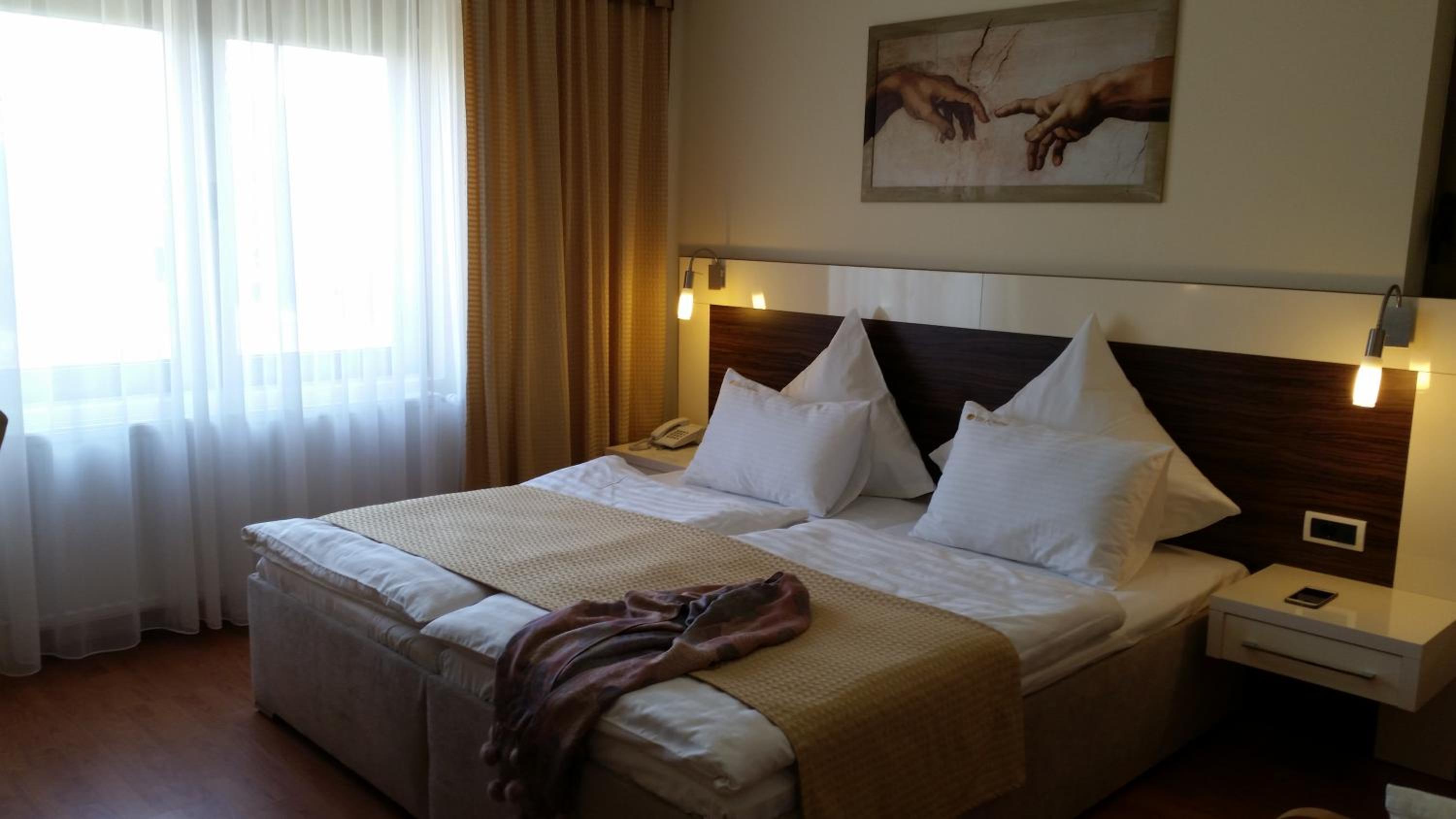 Deluxe Double Room (2 Adults + 1 Child) photo 3