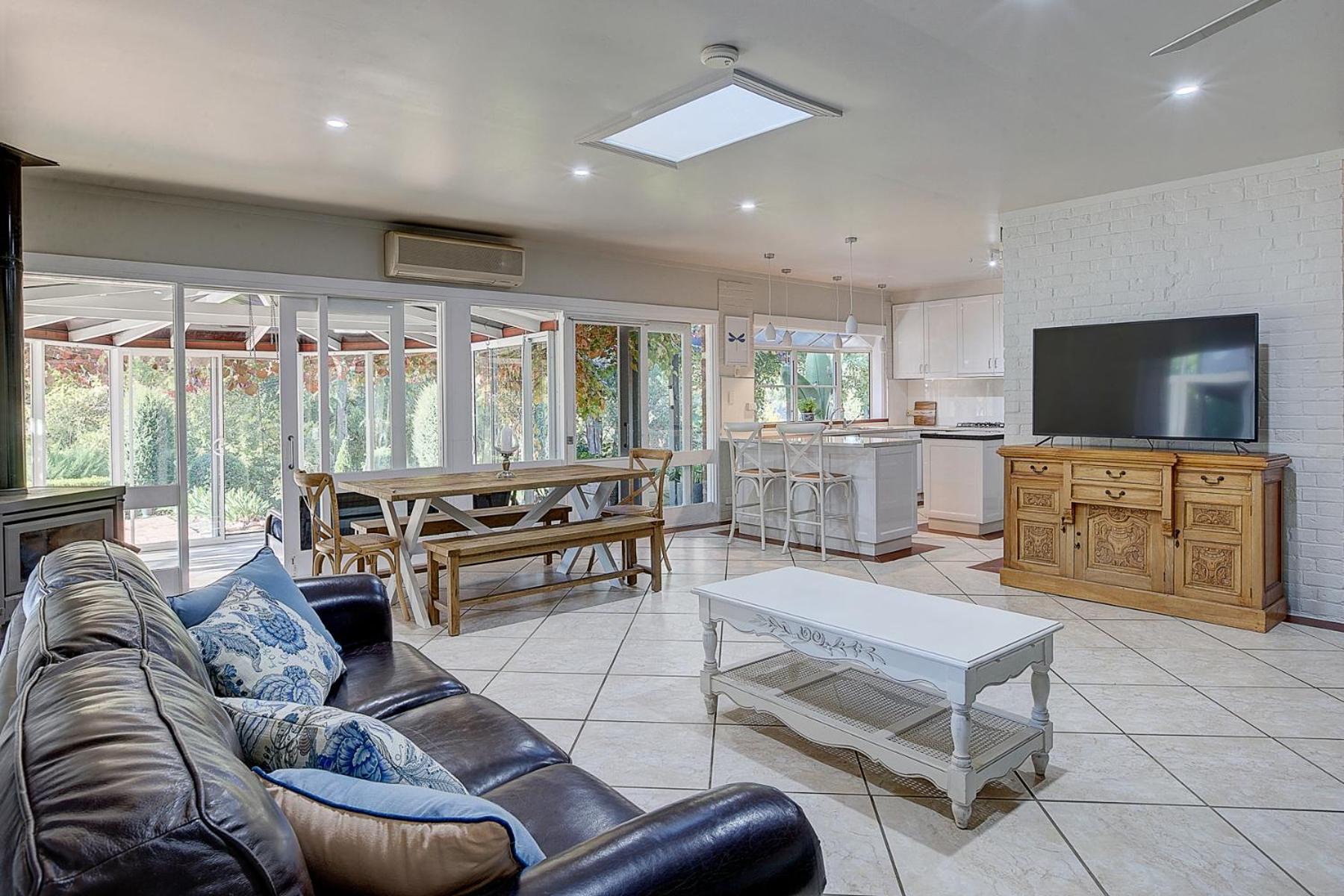 Four-Bedroom House - Evanslea House - Photo 8