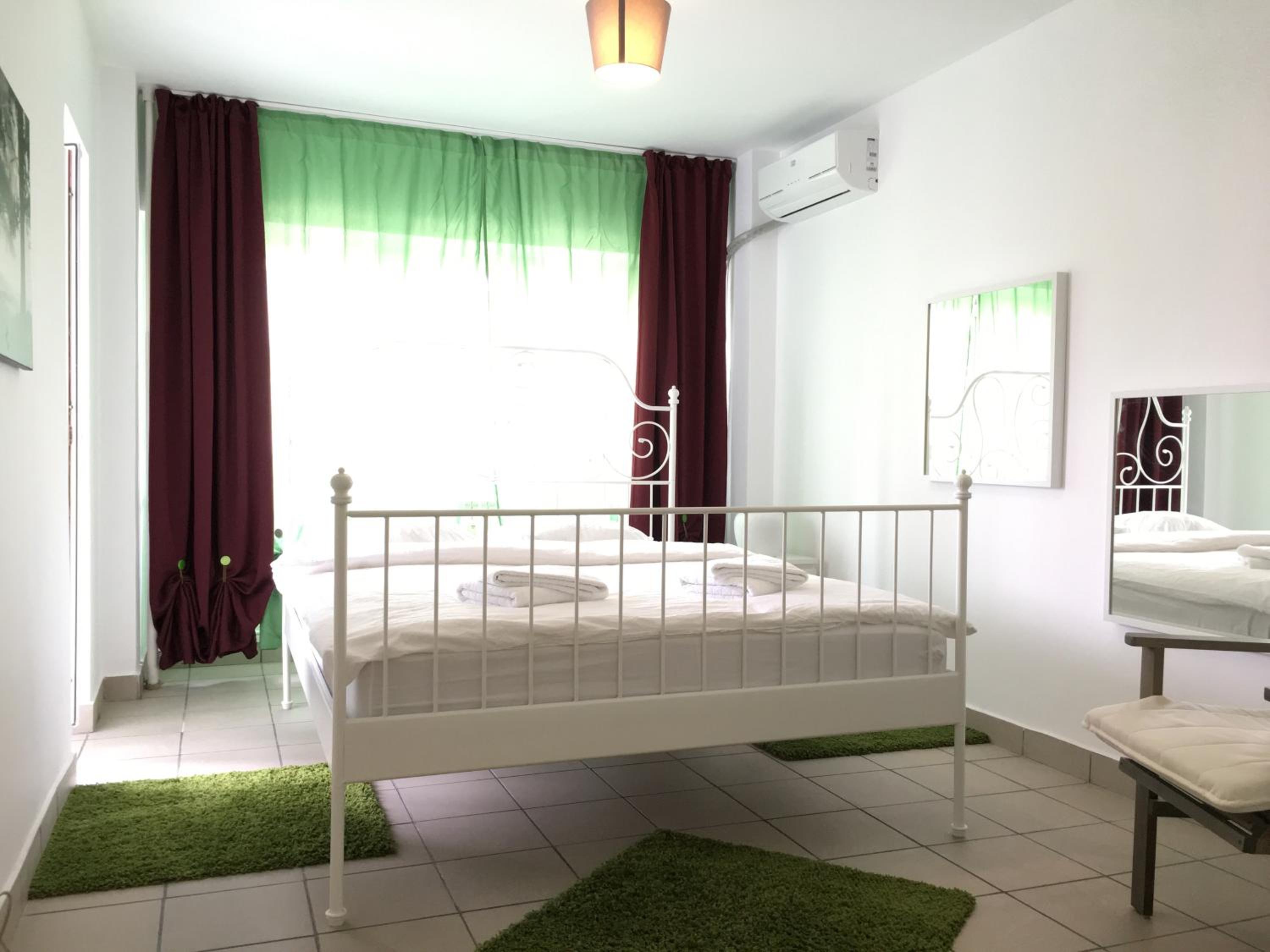 Apartment with Terrace - Photo 19
