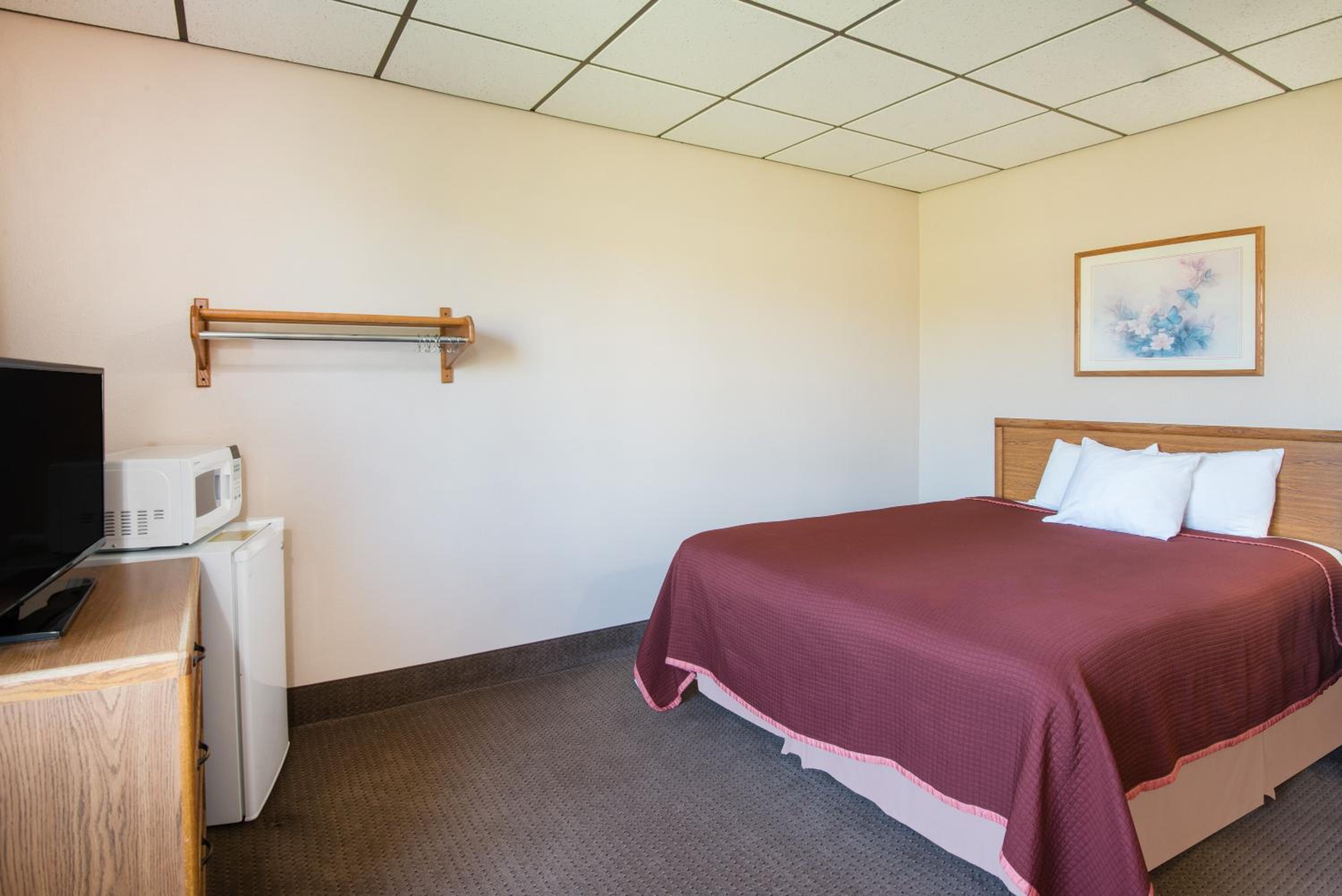 King Room - Non-Smoking - Photo 2