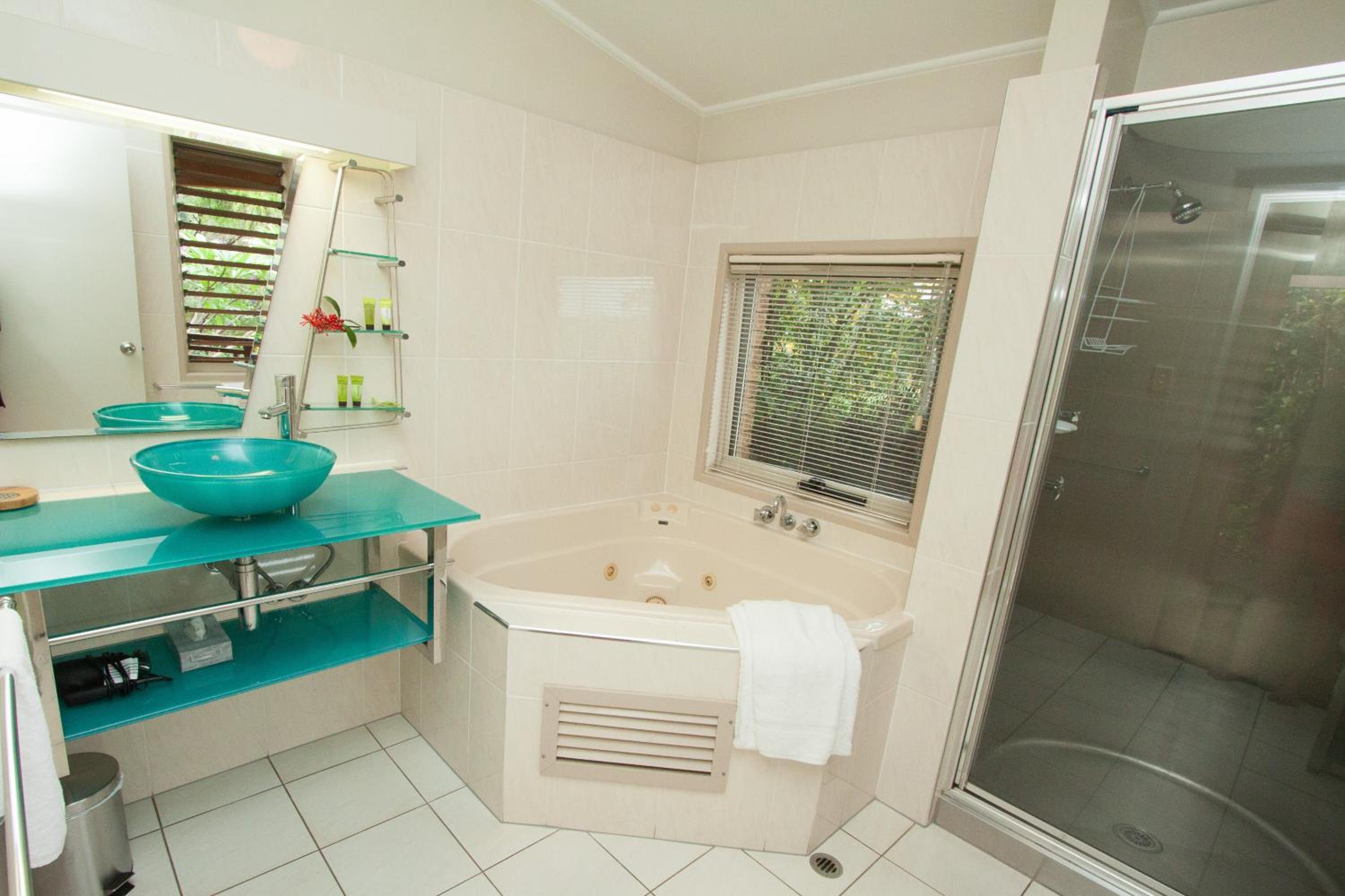 Deluxe Queen Room - Photo 5