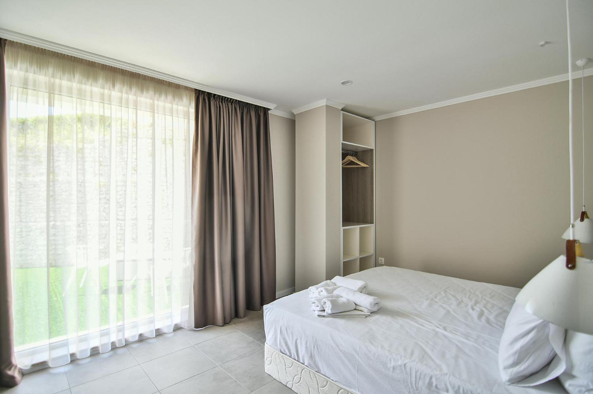 Queen Room with Garden View