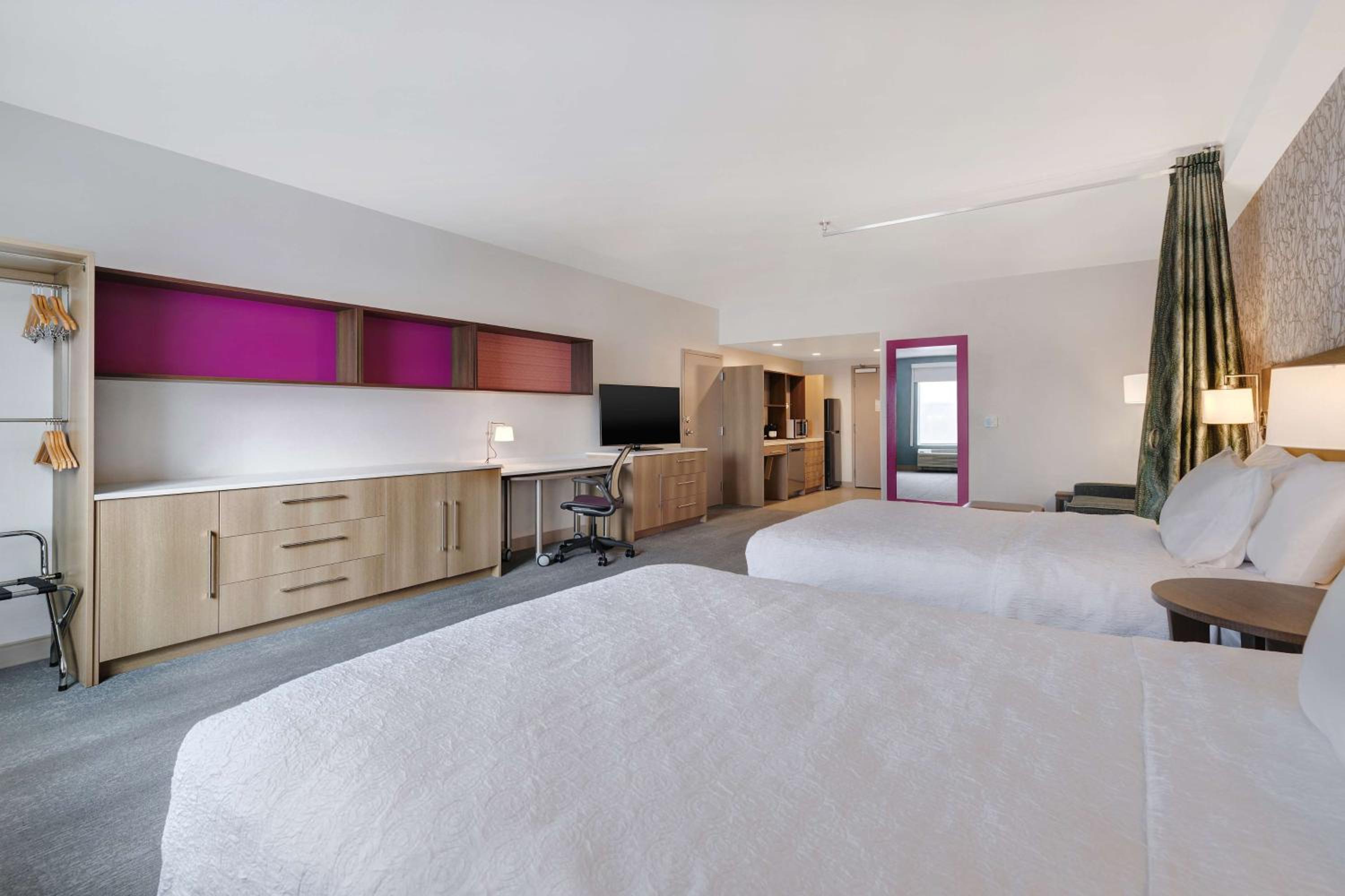 Queen Studio Suite - Mobility/Hearing Accessible