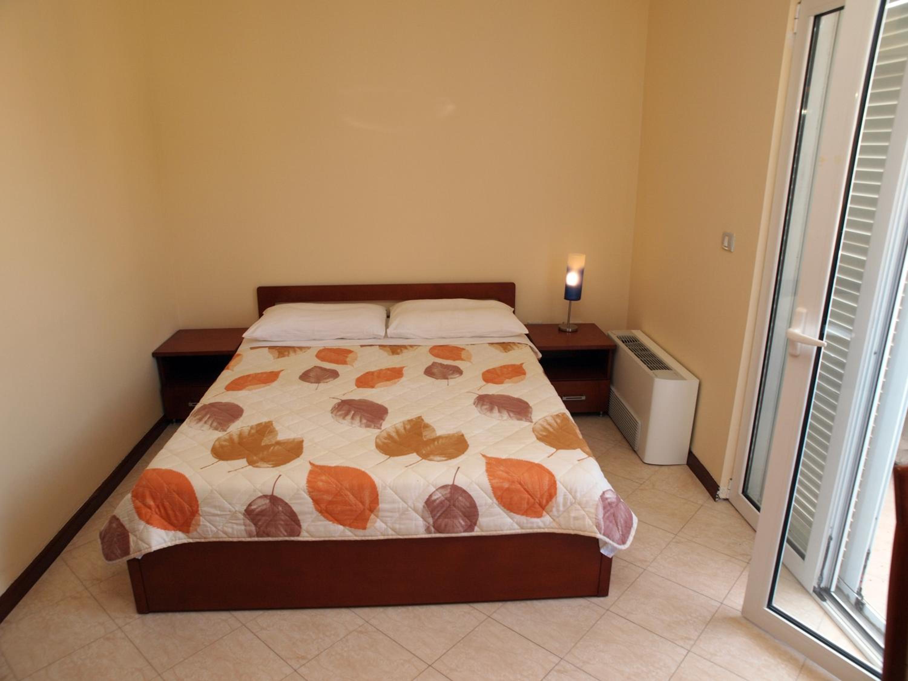 Double Room with Balcony - Photo 3