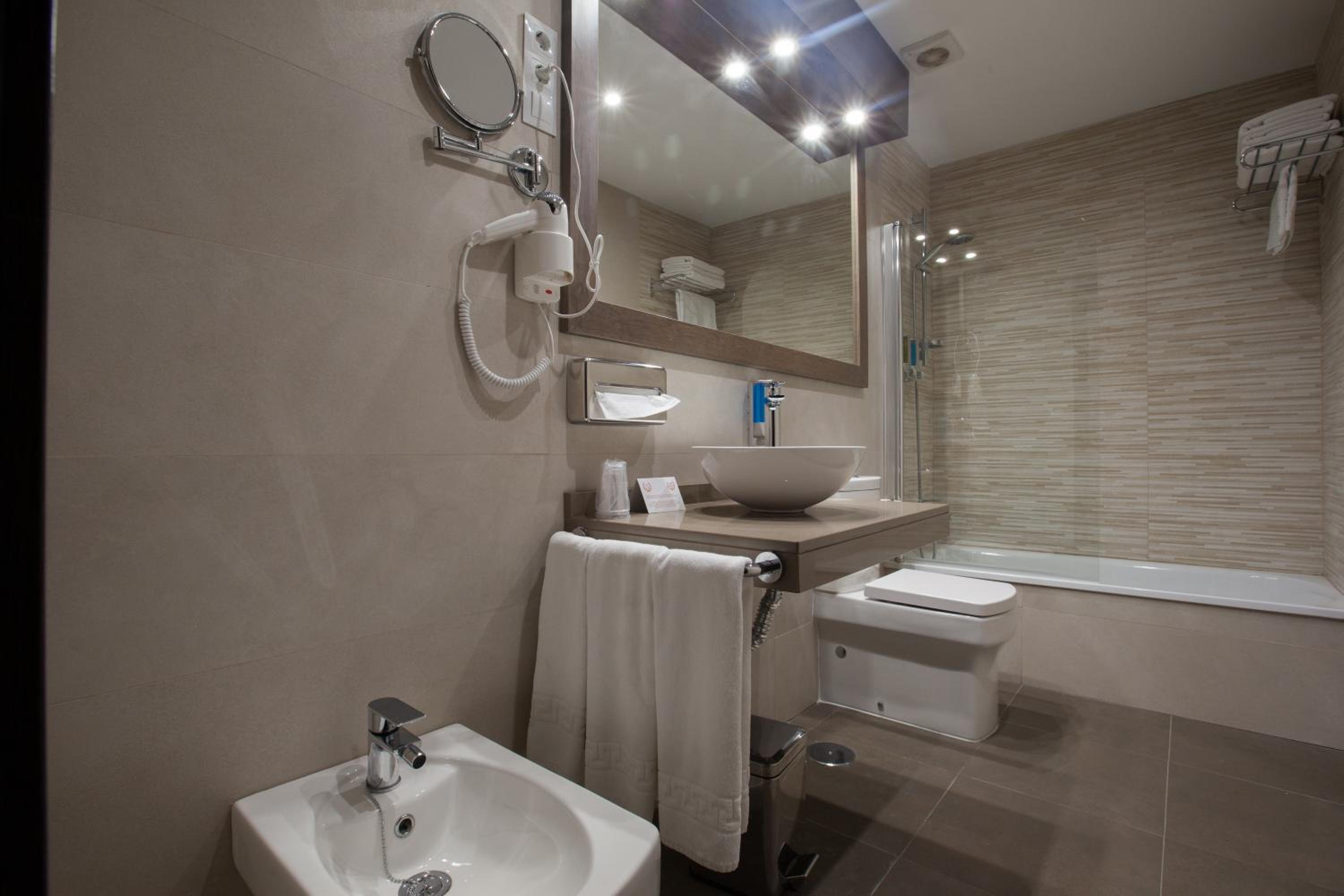 Double or Twin Room photo 2