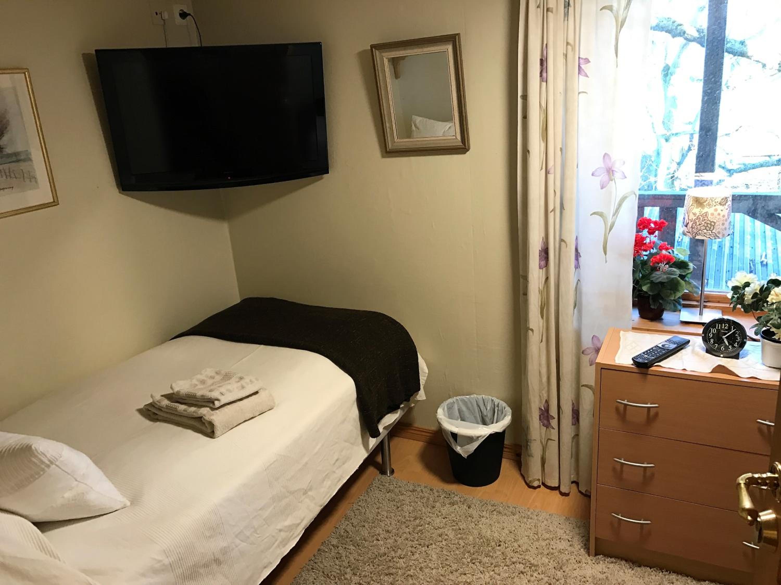 Double or Twin Room with Shared Bathroom photo 1
