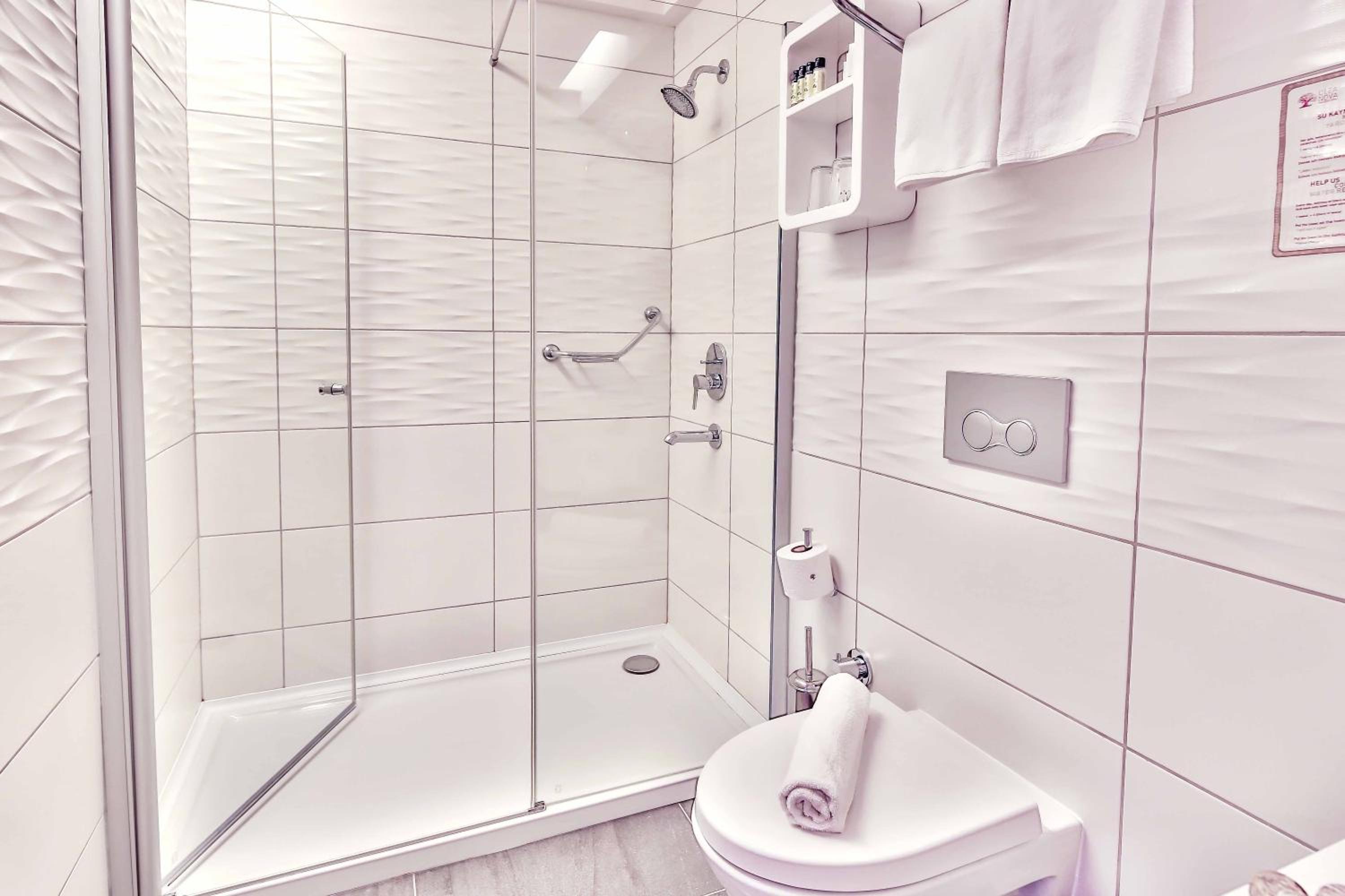 Superior Suite with Sea View - Photo 27