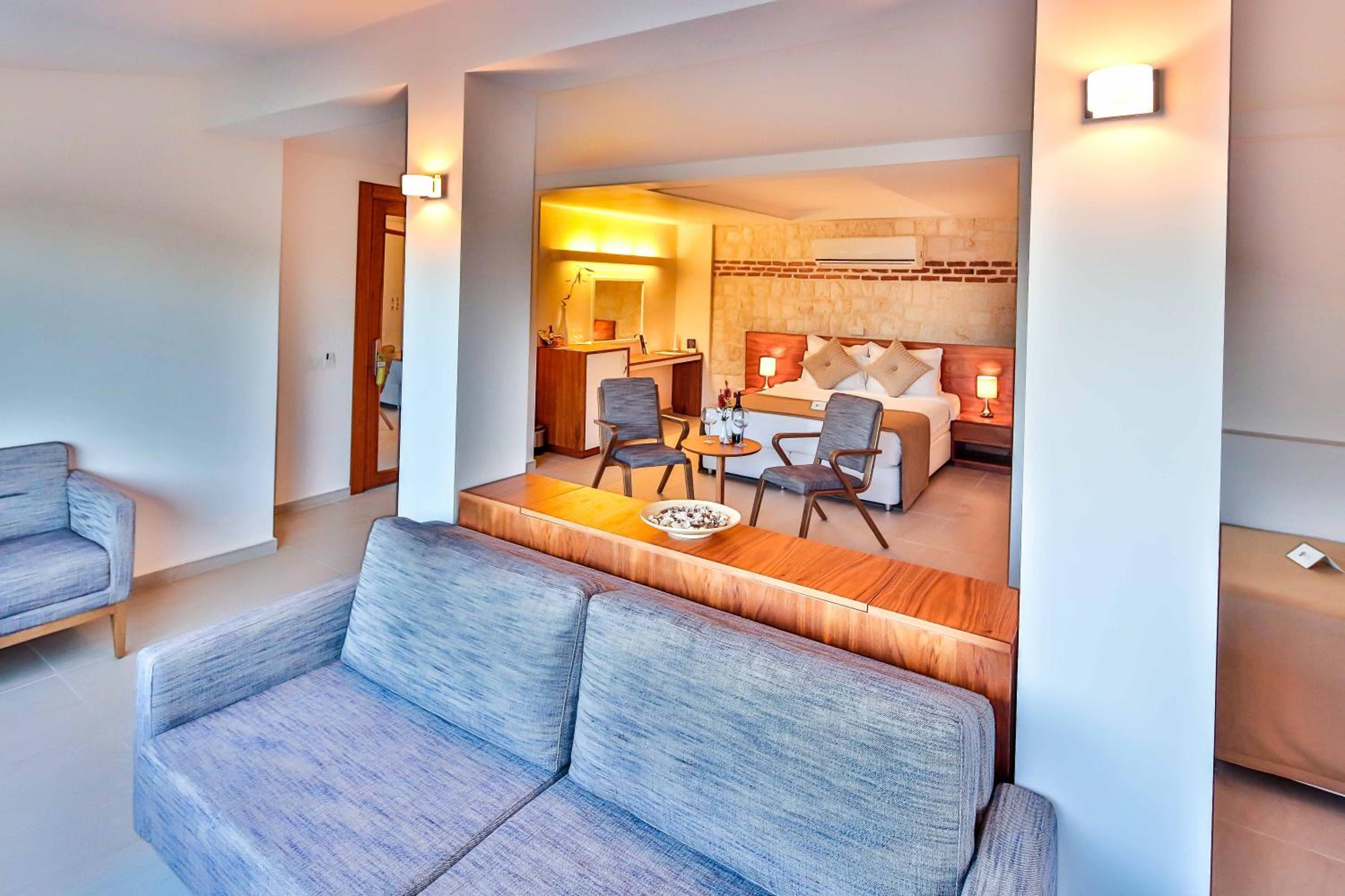 Superior Suite with Sea View - Photo 23