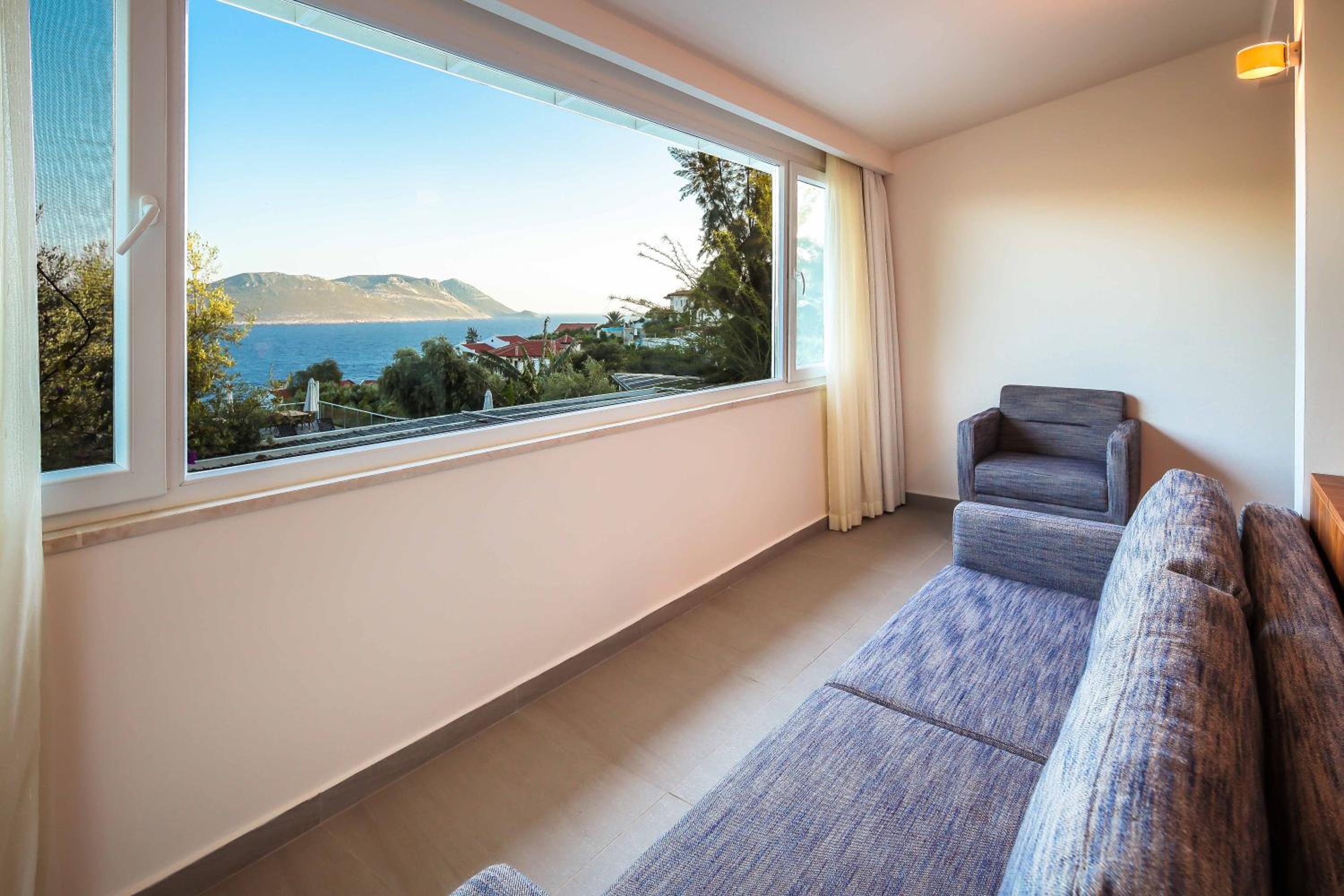 Superior Suite with Sea View - Photo 6