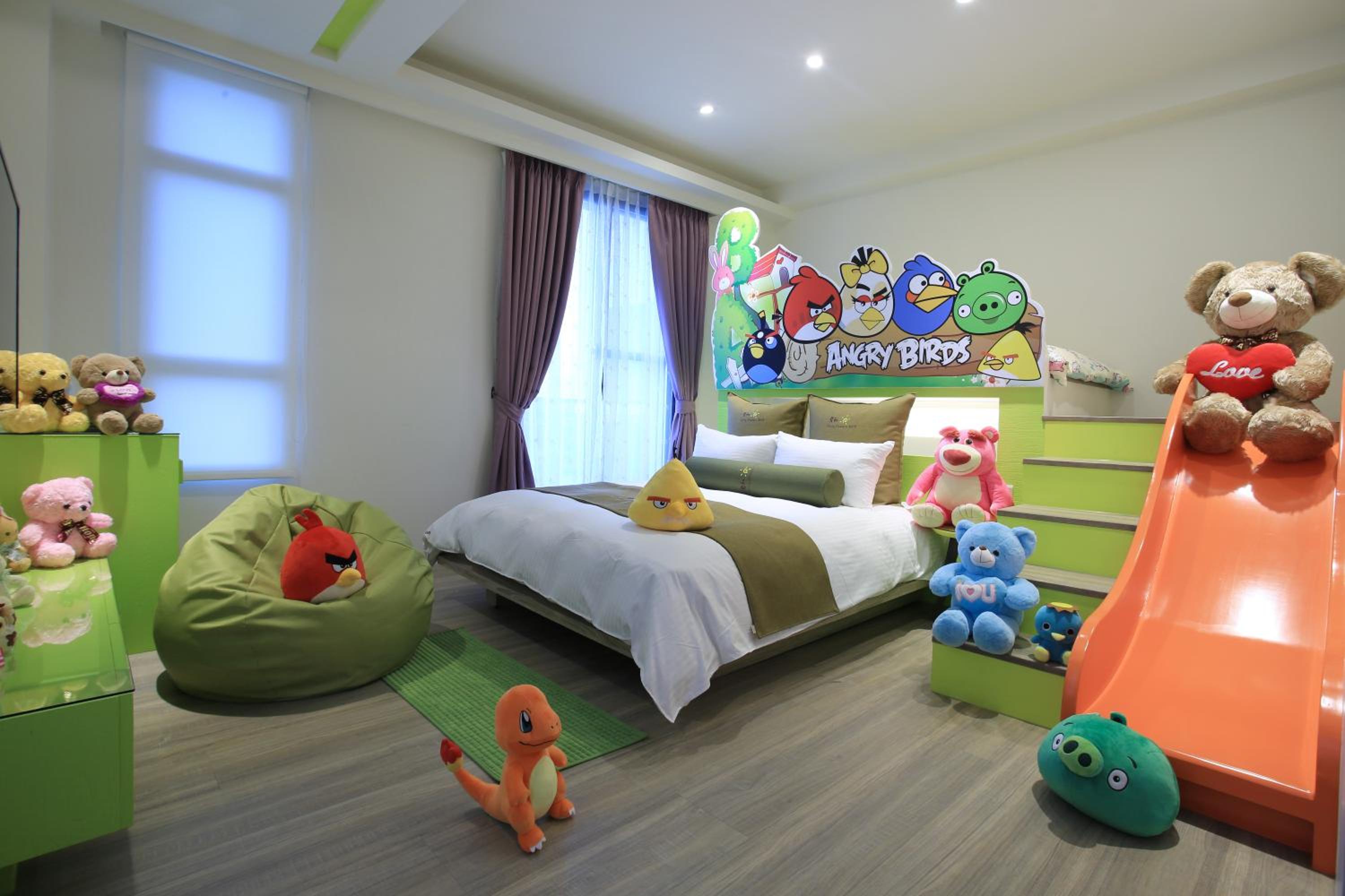Family Room with Balcony photo 1