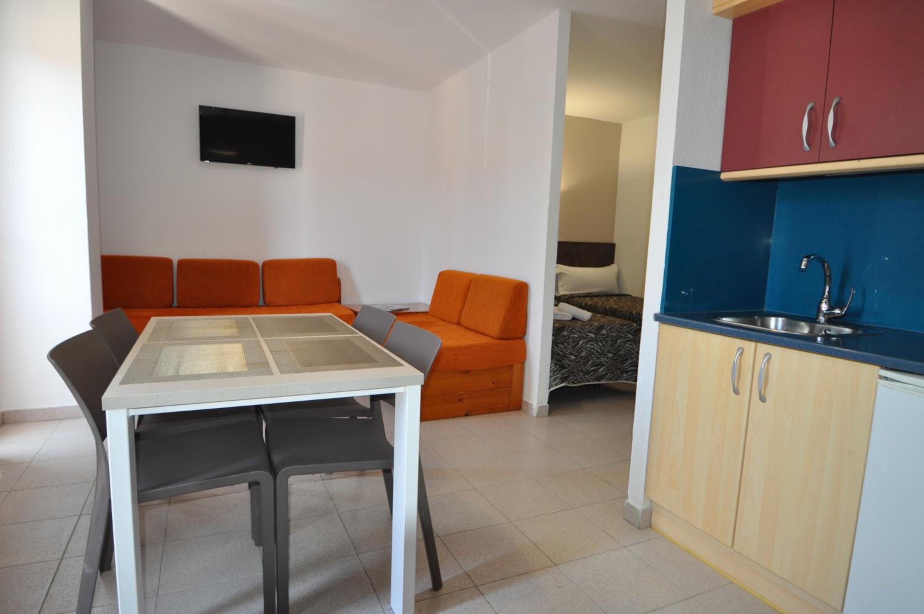 Apartment (4 Adults) photo 3