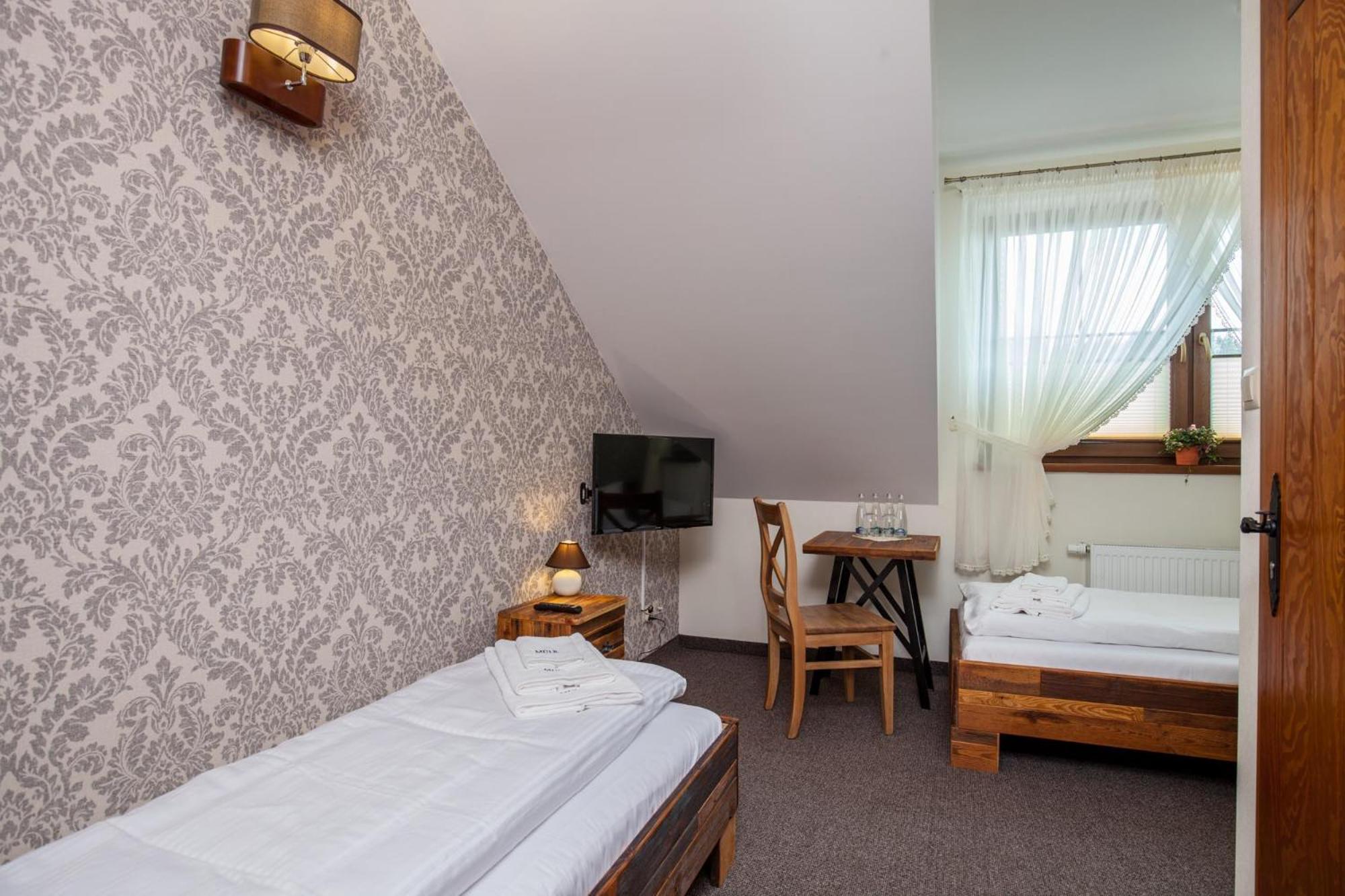 Small Twin Room - Photo 1