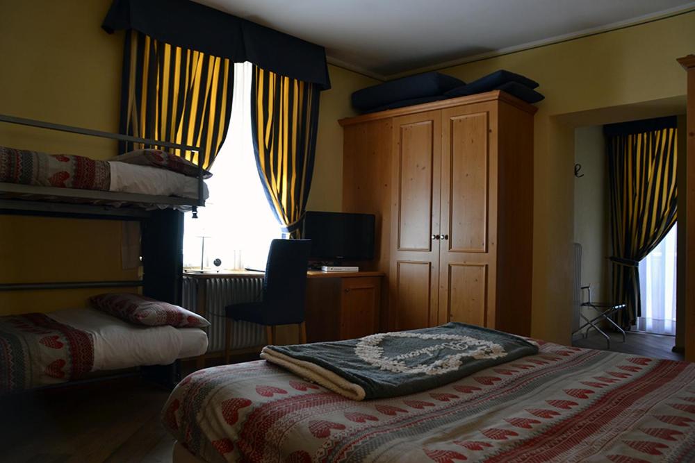 Family Room (2 Adults + 2 Children) photo 3