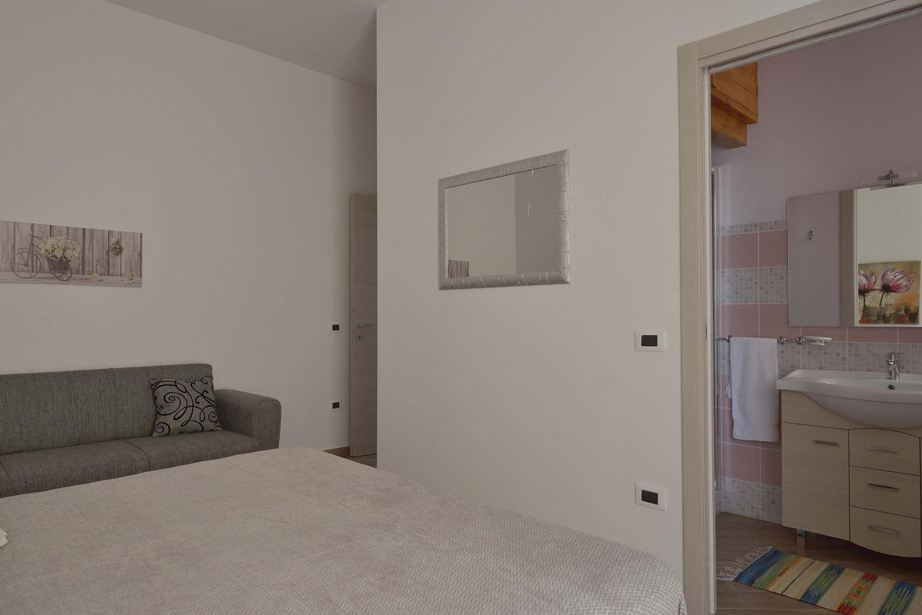Triple Room with Private Bathroom - Photo 15