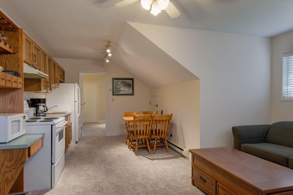 Carriage House Suite