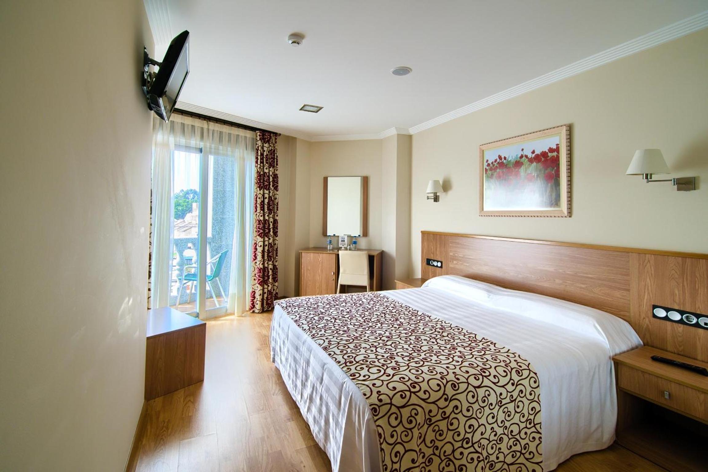 Superior Double or Twin Room - Photo 17