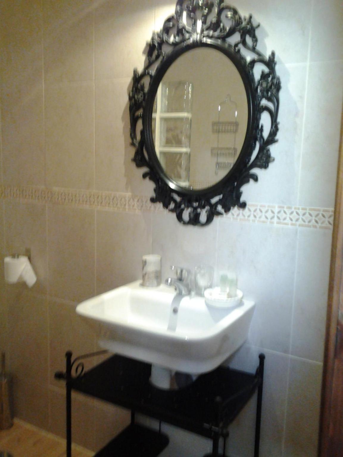 Deluxe Queen Room - Photo 8
