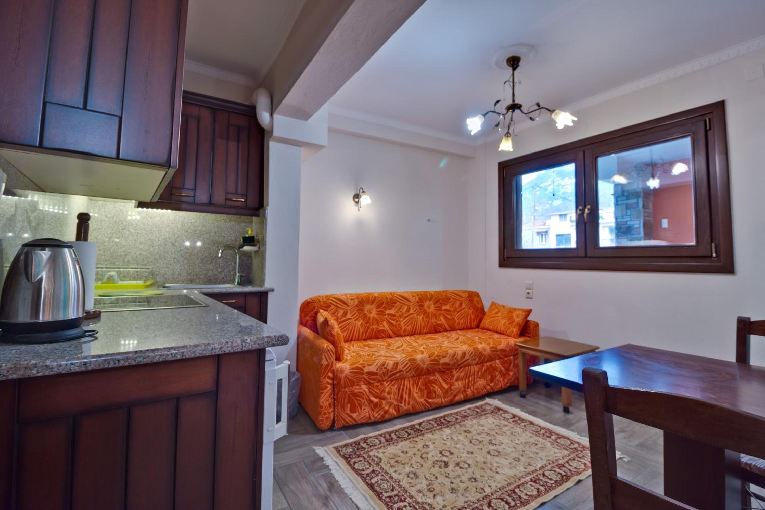 Family Apartment with Terrace and Side Meteora View - Photo 3