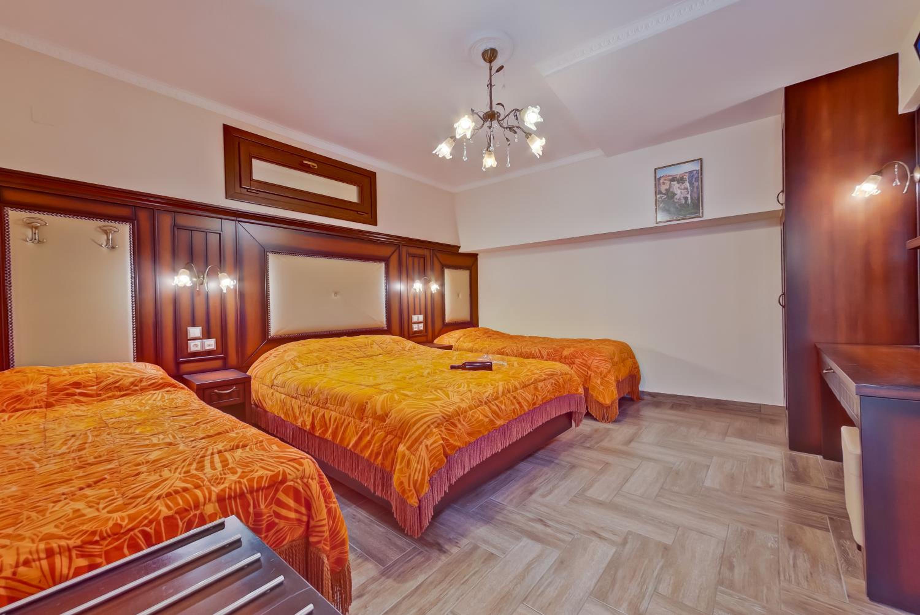 Family Apartment with Terrace and Side Meteora View - Photo 1