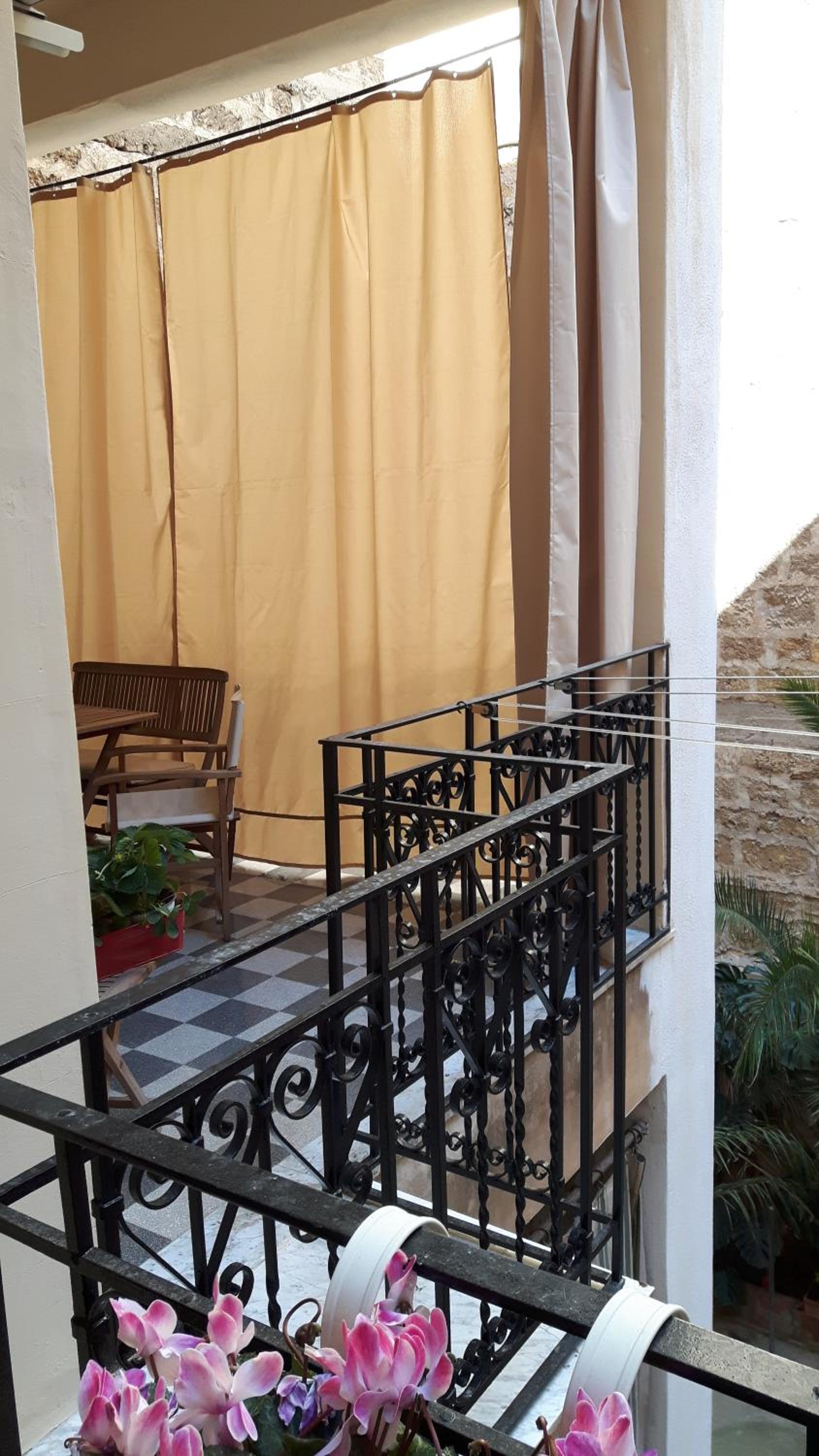 Apartment with Terrace - Photo 2