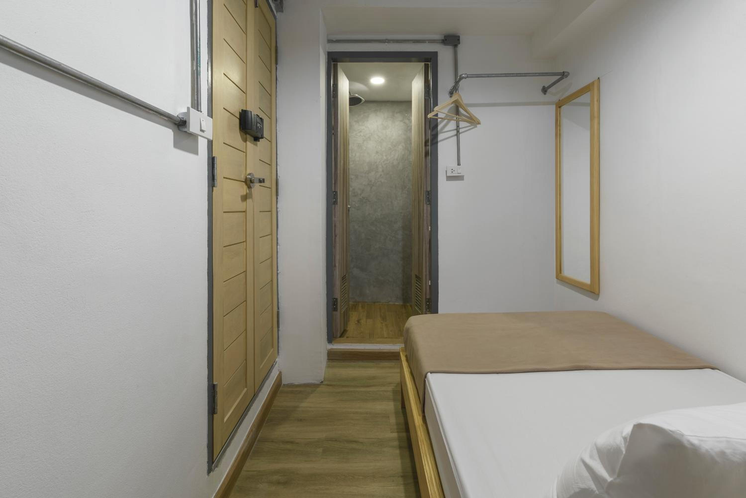 Single Room with Private Bathroom photo 3
