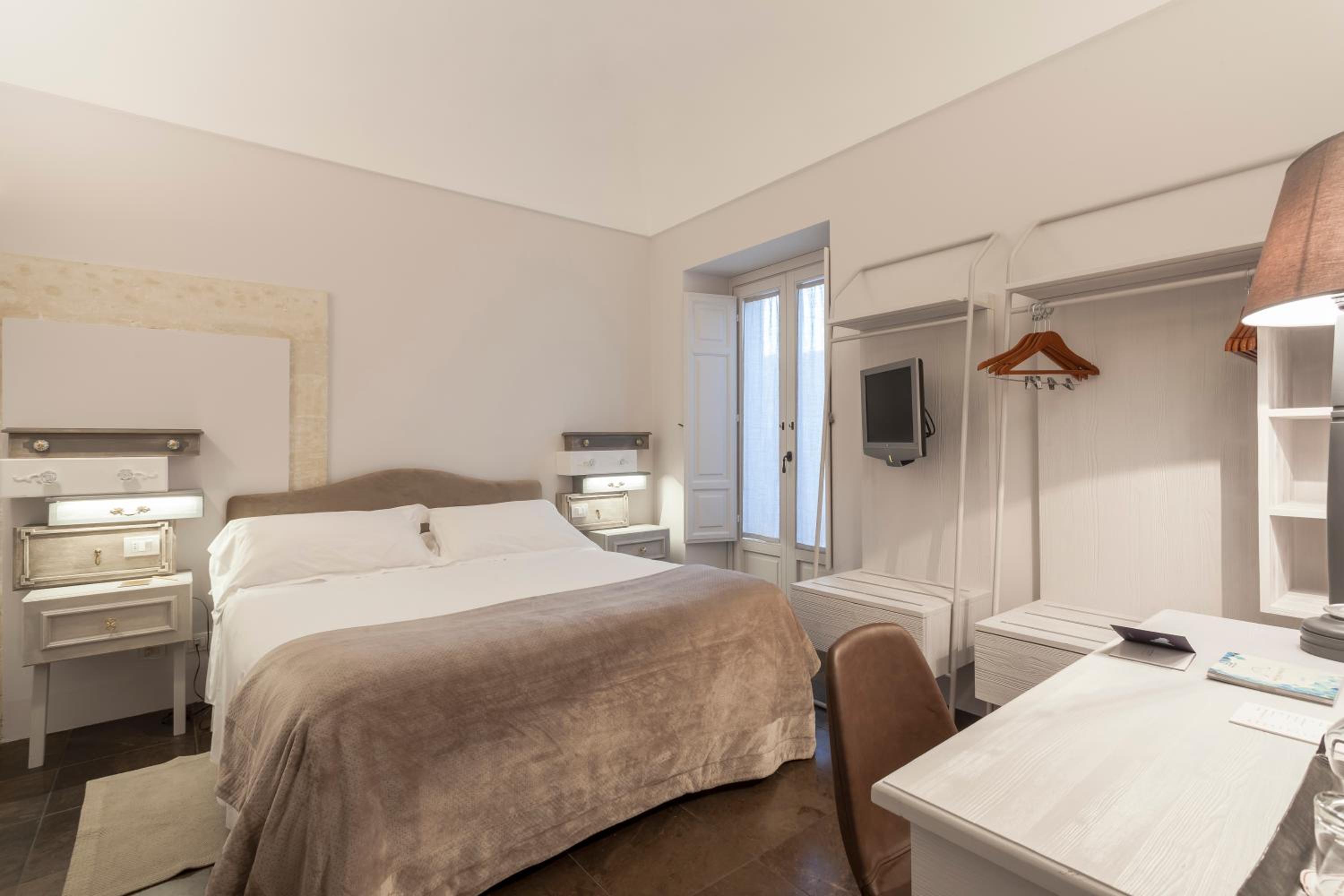 Standard Double Room - Photo 1