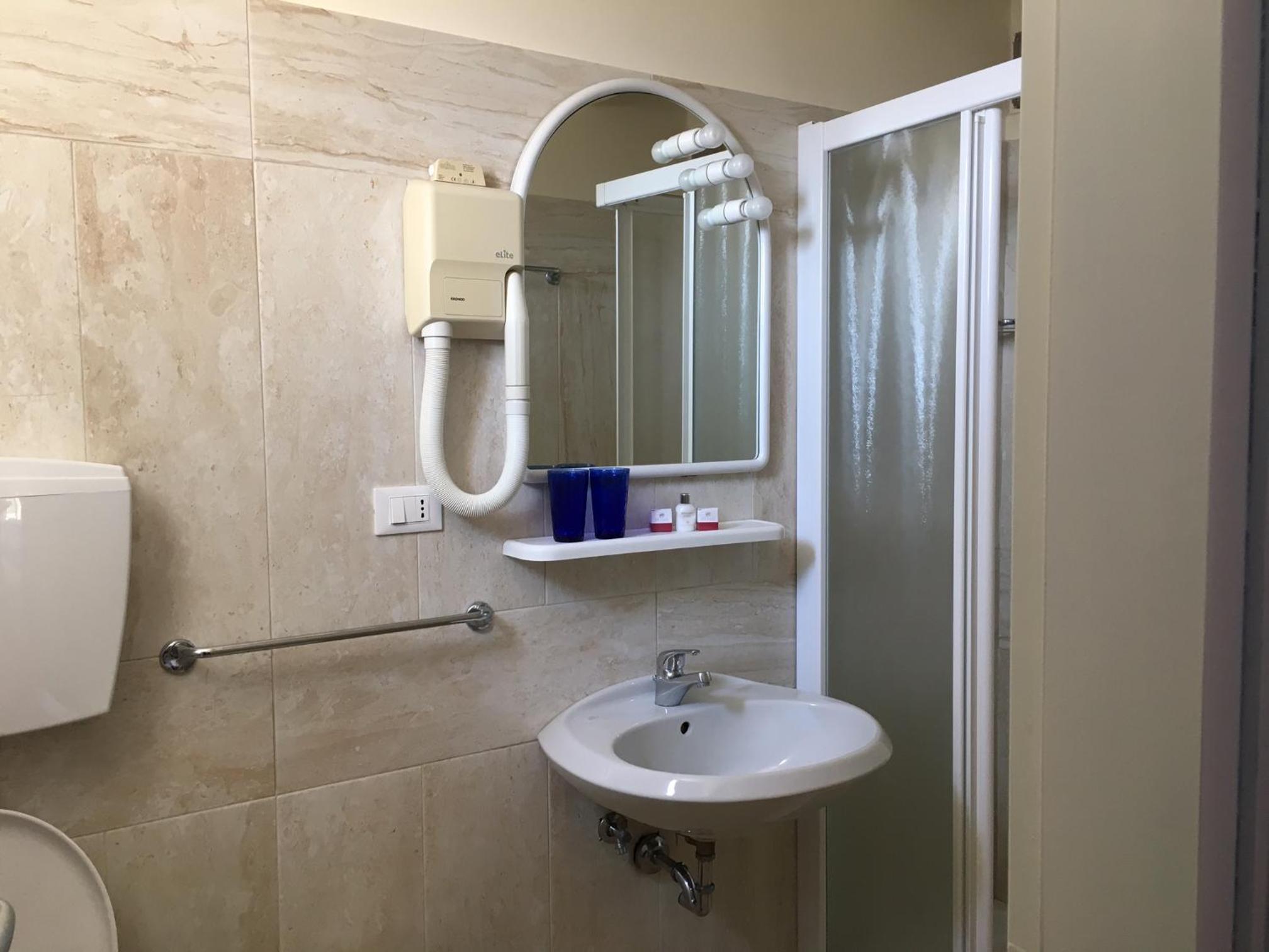 Double or Twin Room with Balcony and View - Photo 3