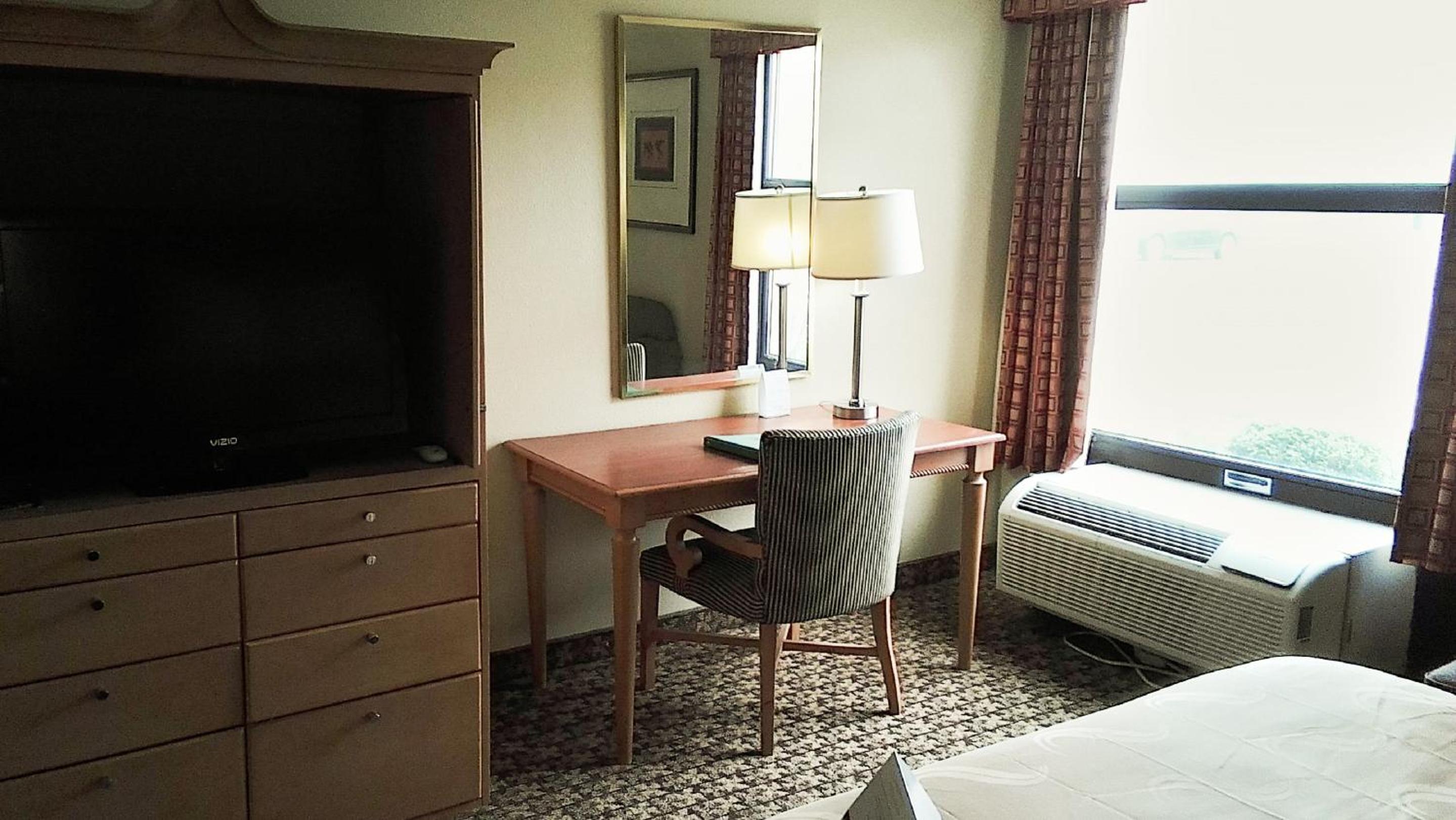 King Room - Accessible/Non-Smoking - Photo 3