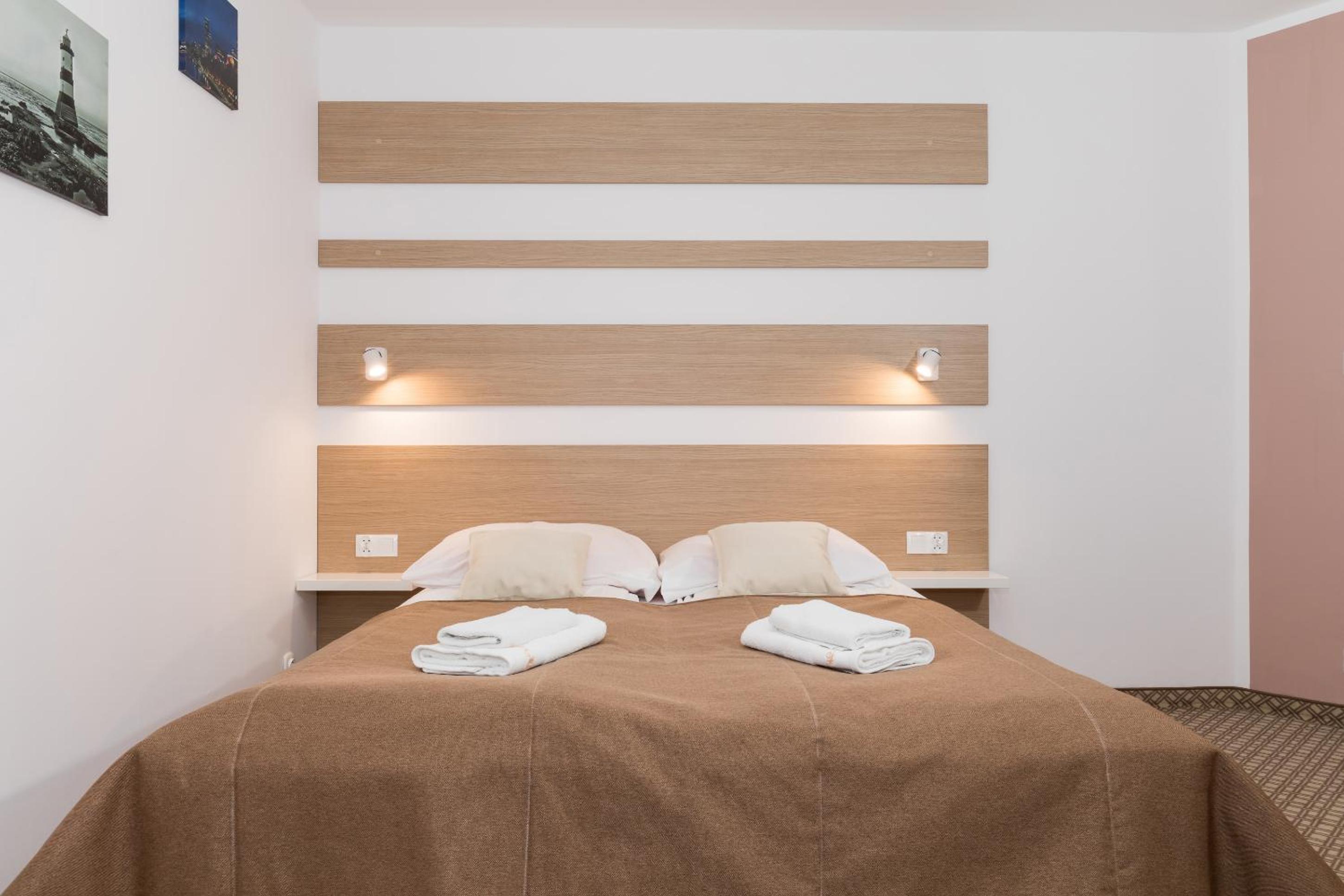 Double Room - Photo 2
