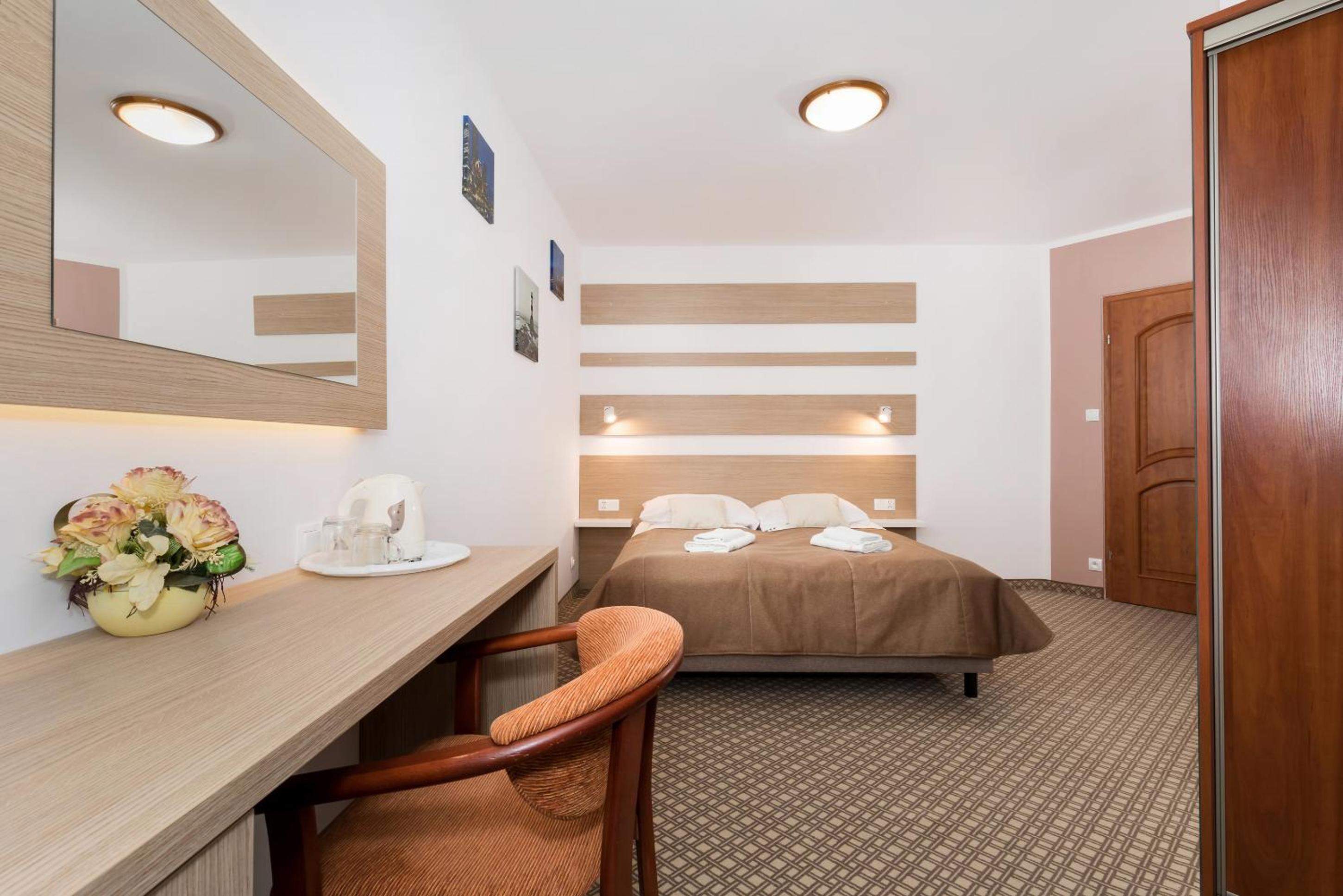 Double Room - Photo 18