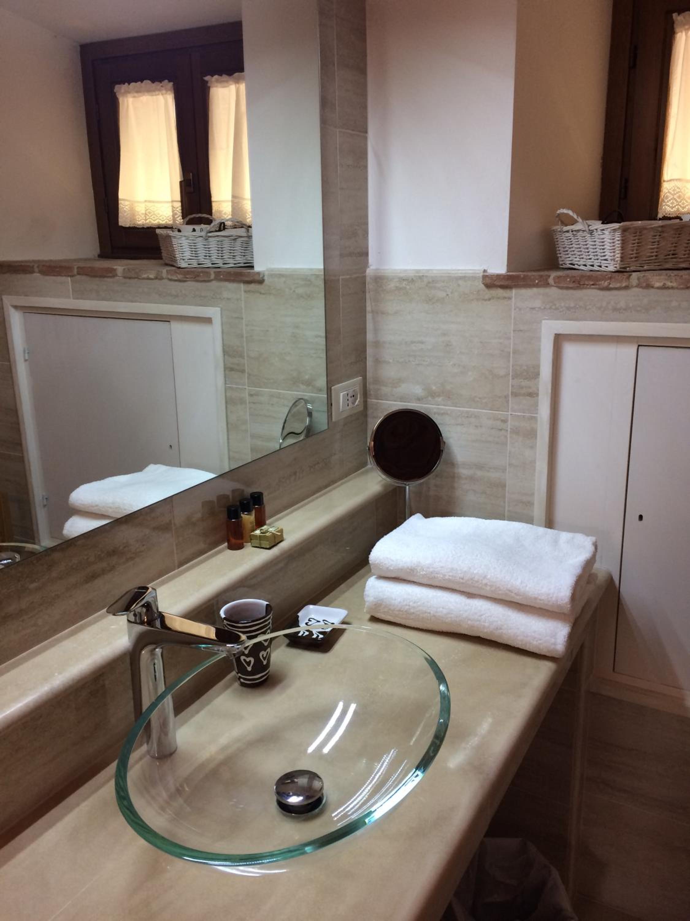 Deluxe Junior Suite - Photo 6