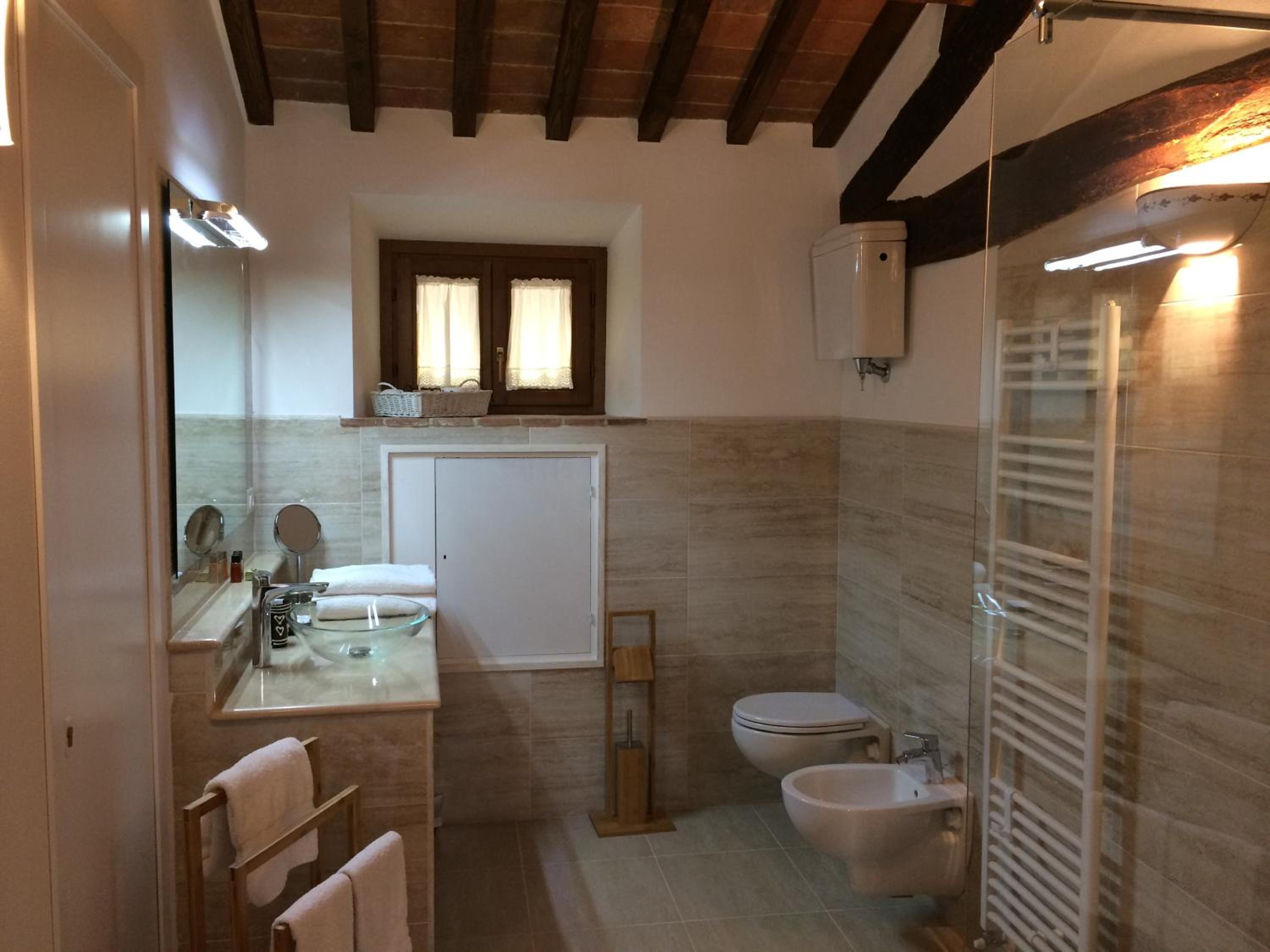 Deluxe Junior Suite - Photo 9