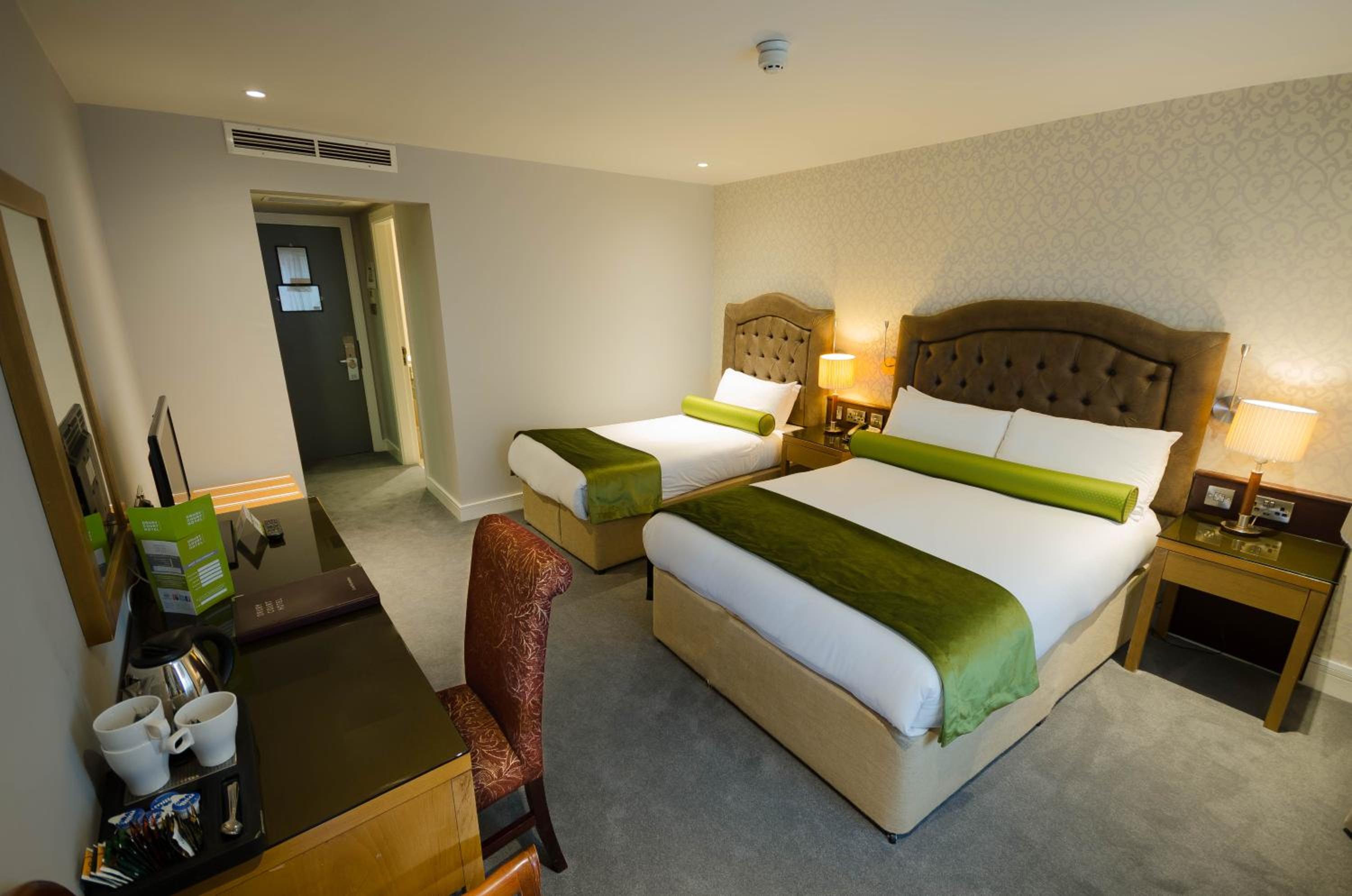 Triple Room thumbnail 5