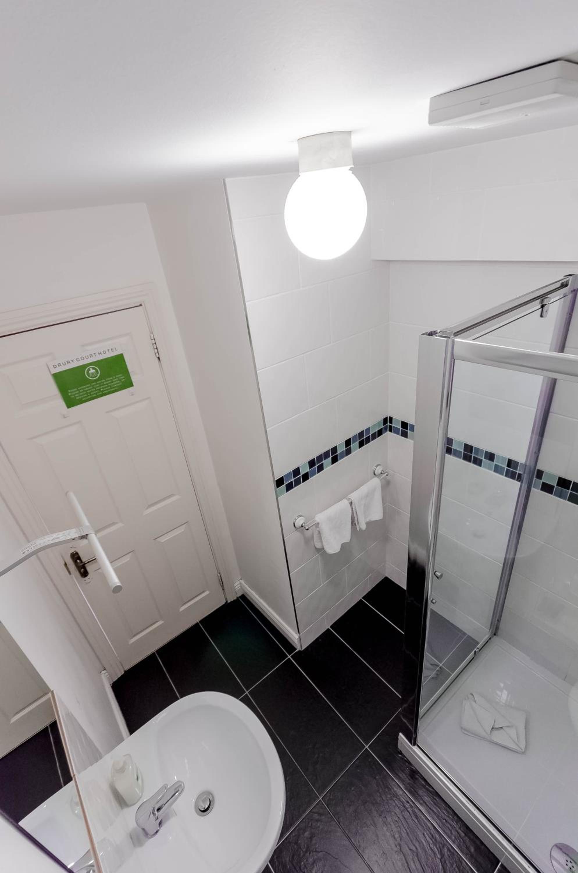 One-Bedroom Apartment (4 Adults) thumbnail 6