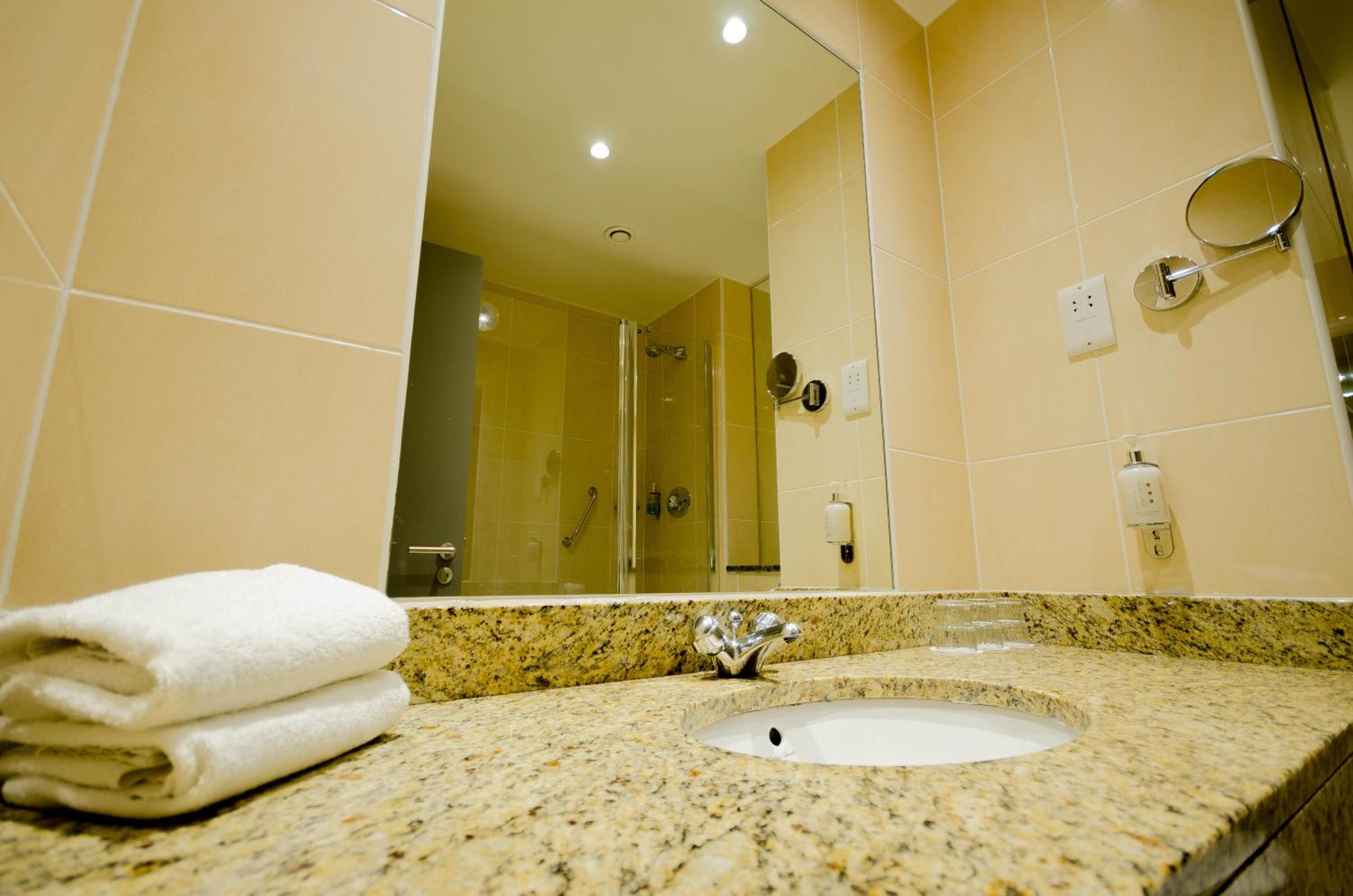 Triple Room thumbnail 6