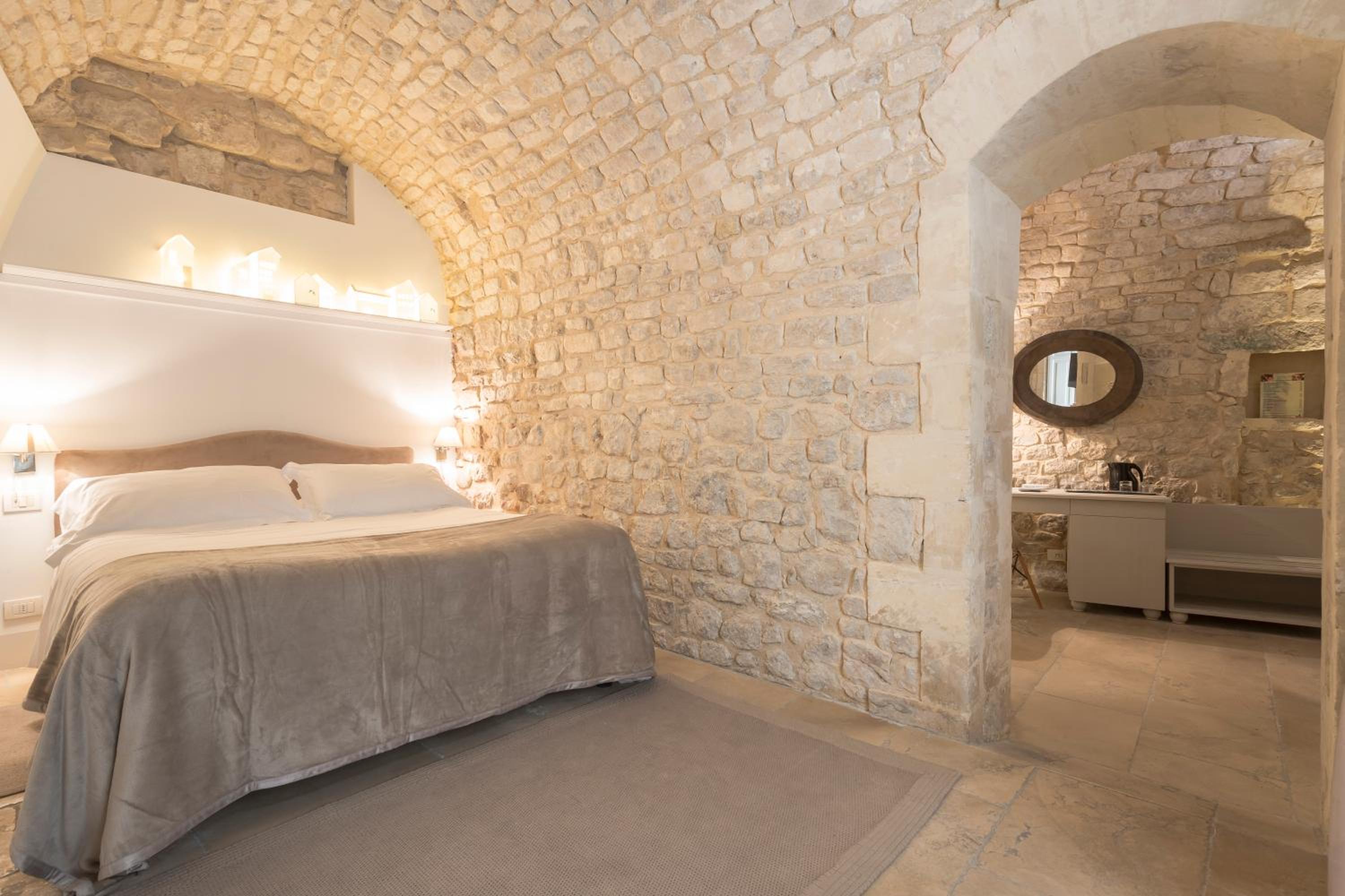 Junior Suite with Shower - Photo 9