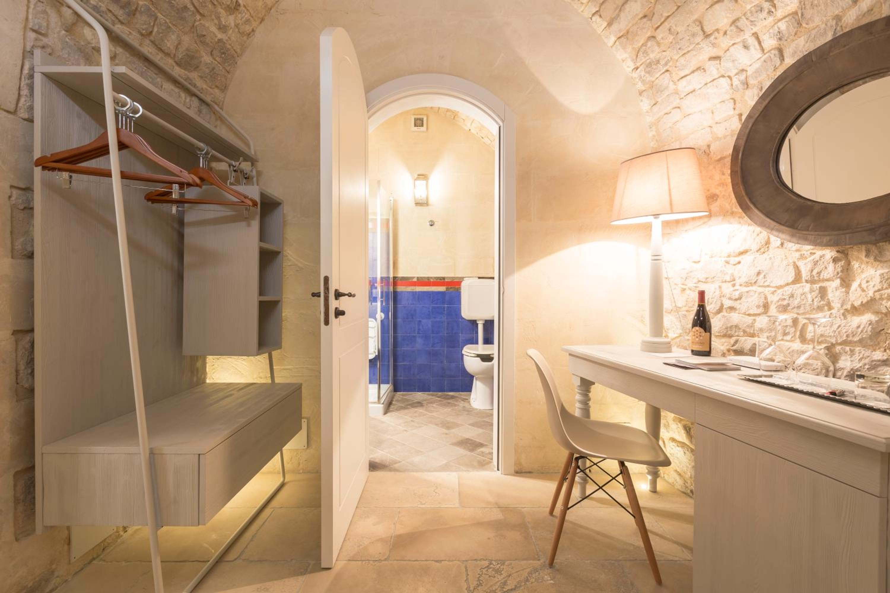 Junior Suite with Shower - Photo 5